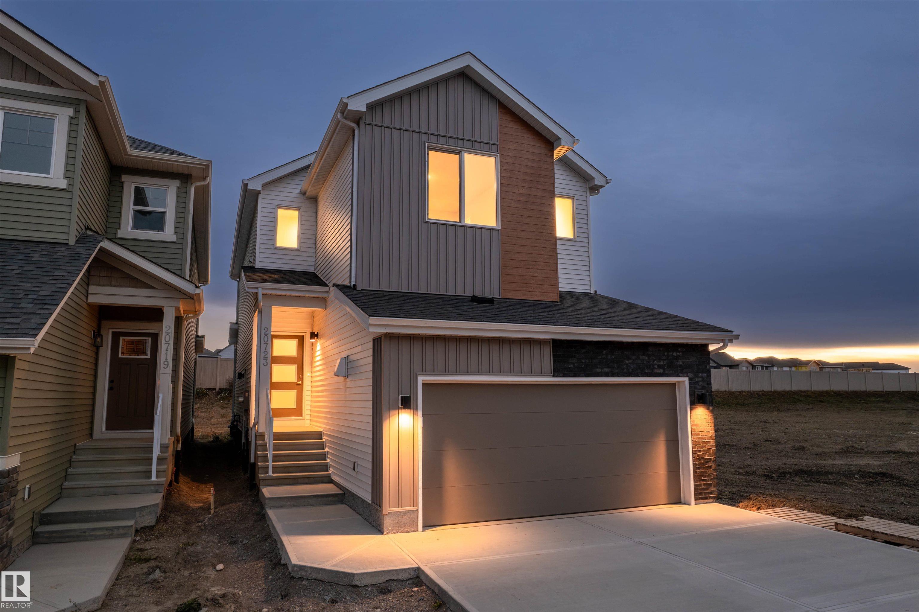 24 Av Nw Unit 20723 Ave, Edmonton, AB T6M 2C4
