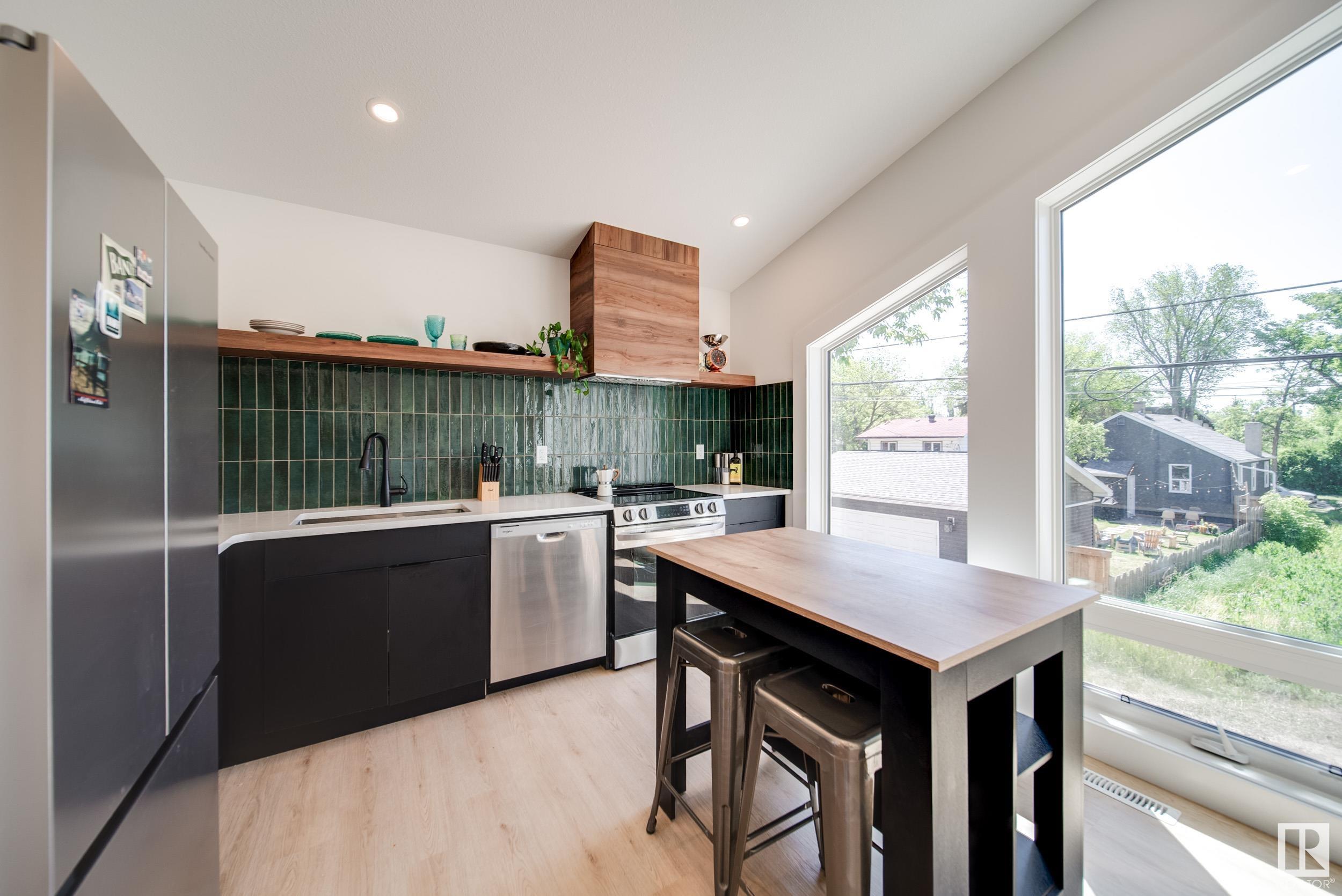 76 Av Nw Unit 10711 Ave, Edmonton, AB T6E 1L8