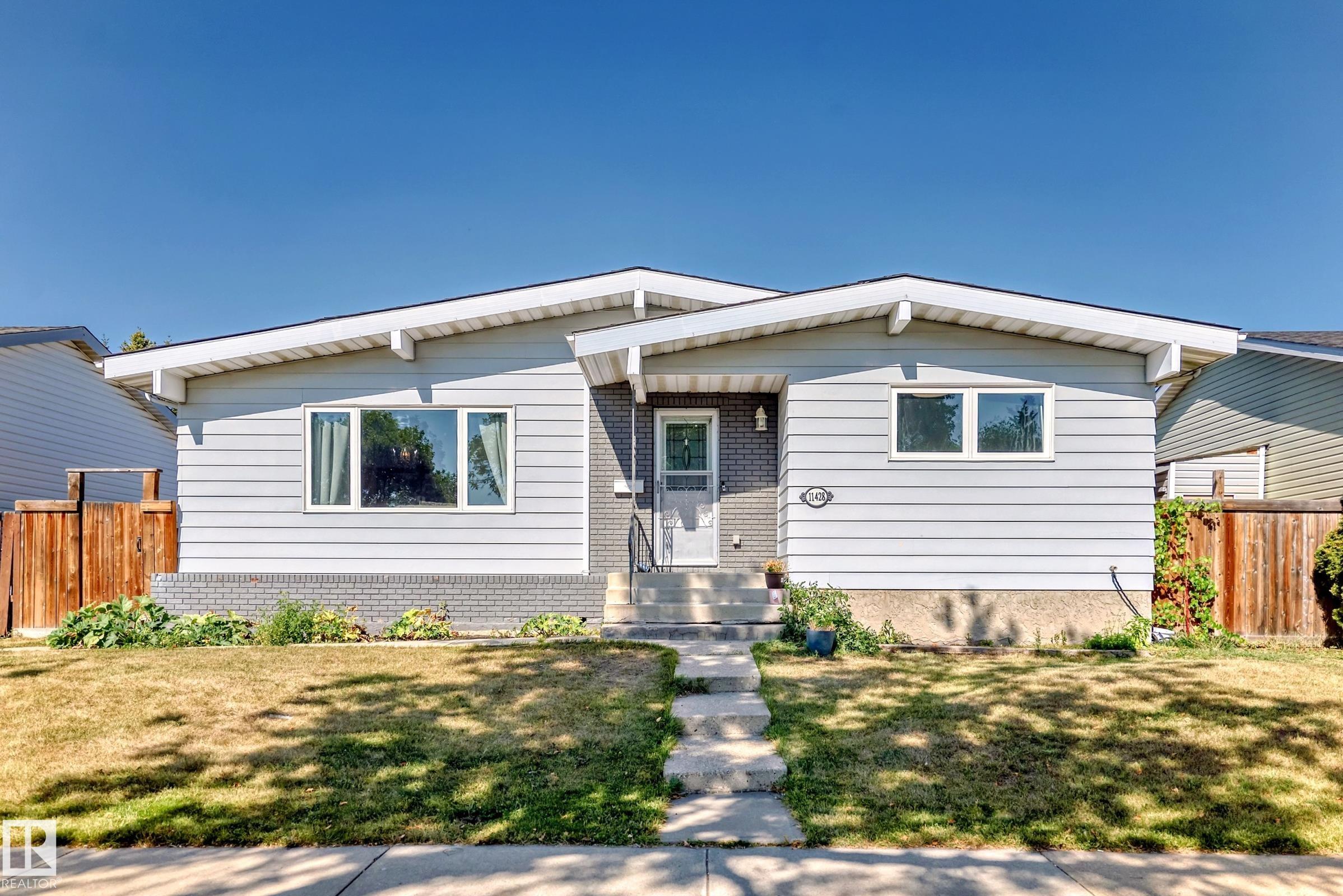 162 Av Nw Unit 11428 Ave, Edmonton, AB T5X 2L5