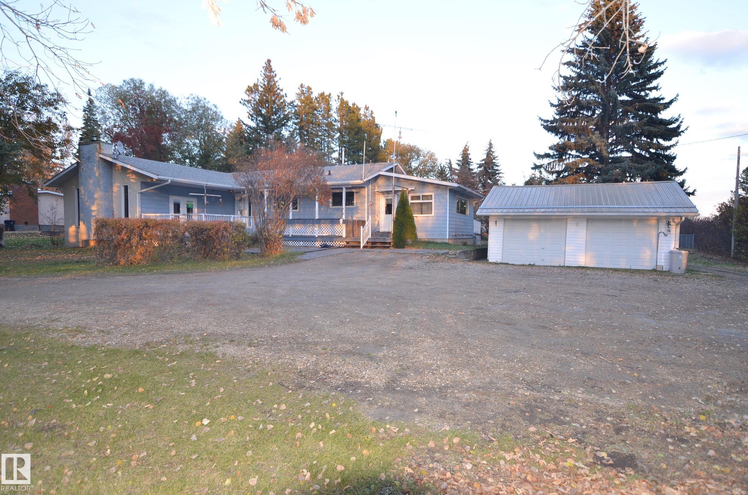 5815 W Boundary Rd, Barrhead, AB T7N 1B9