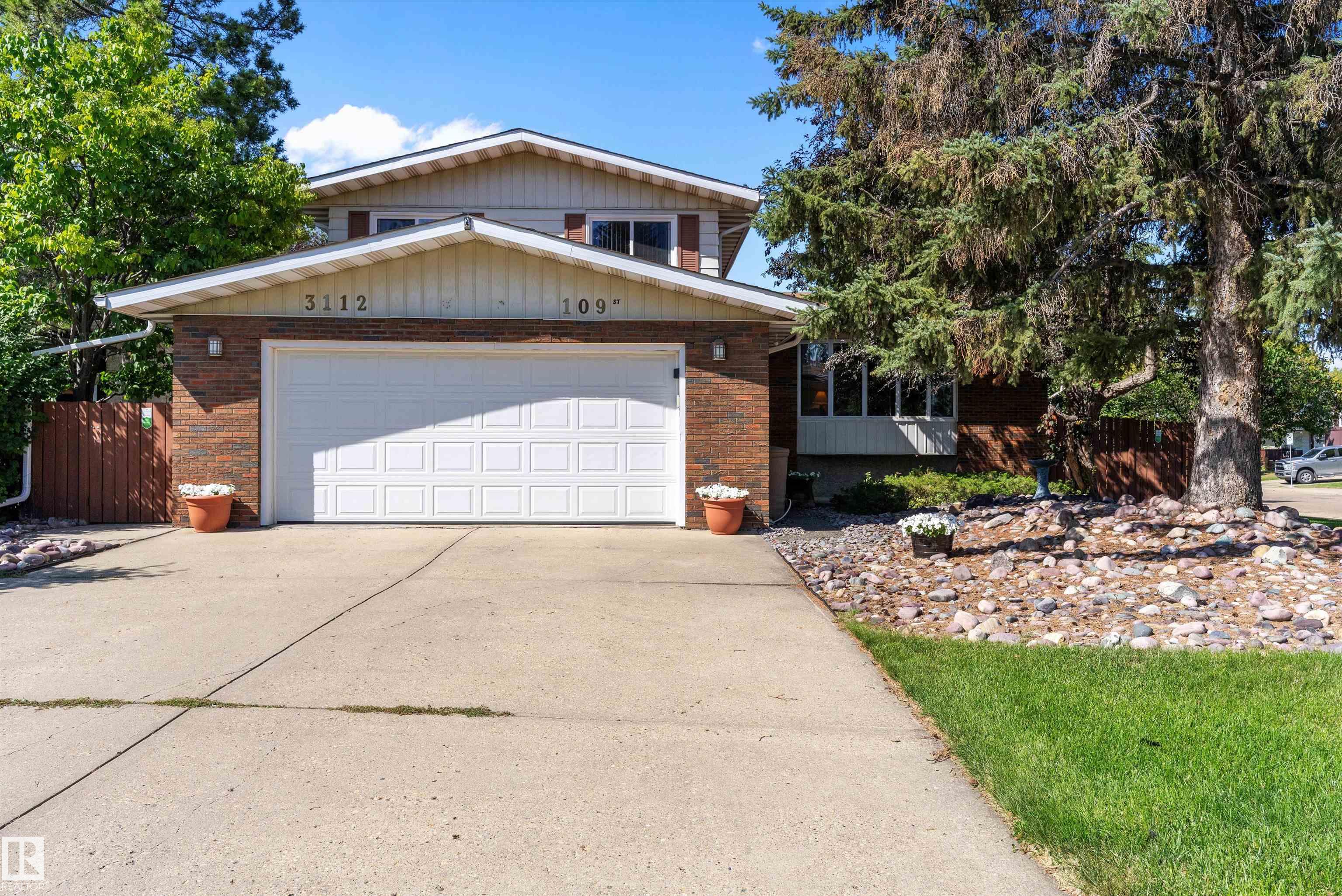 109 St Nw Unit 3112 St, Edmonton, AB T6J 3E6