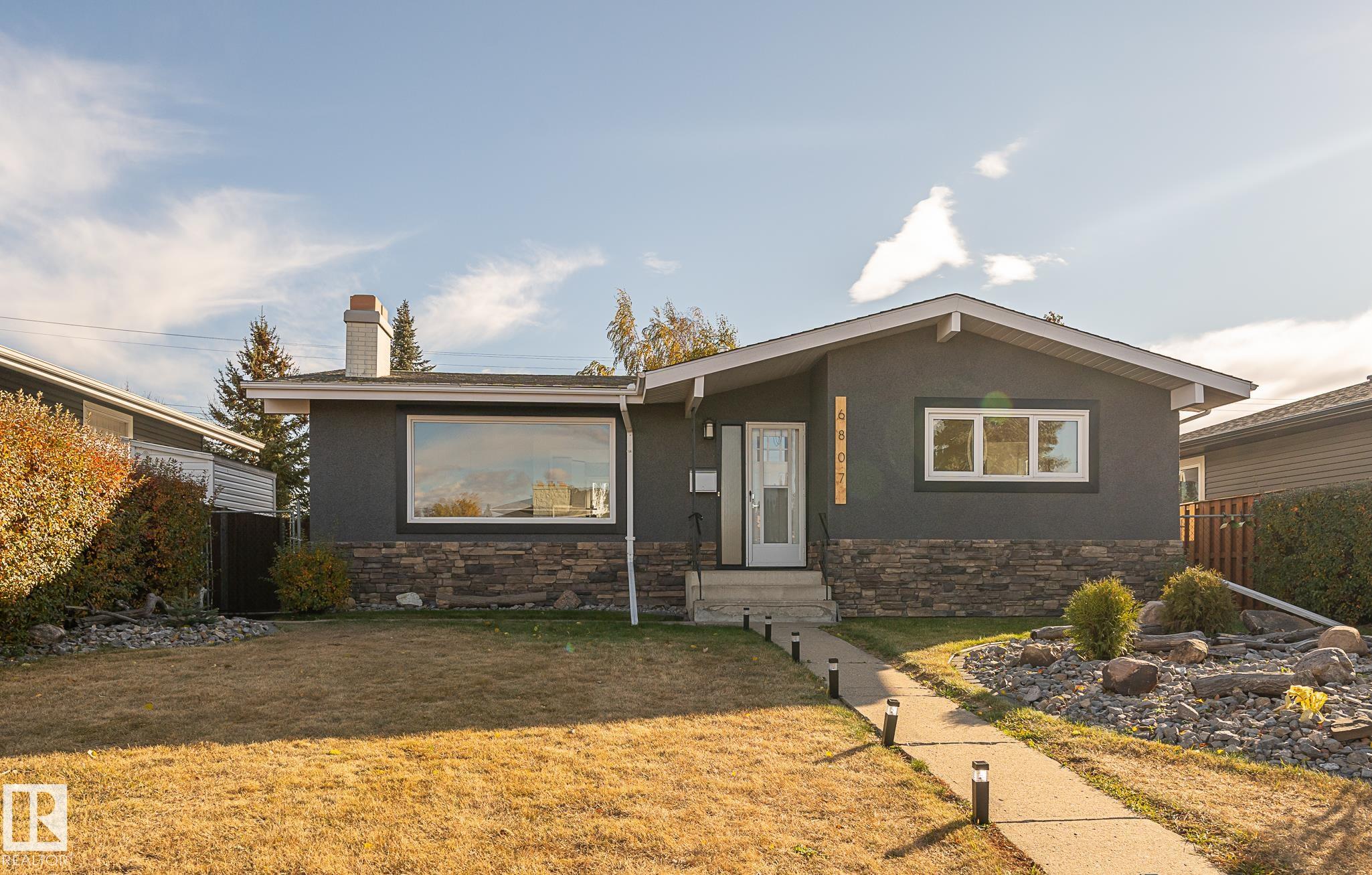 98 Av Nw Unit 6807 Ave #a, Edmonton, AB T6A 0B9