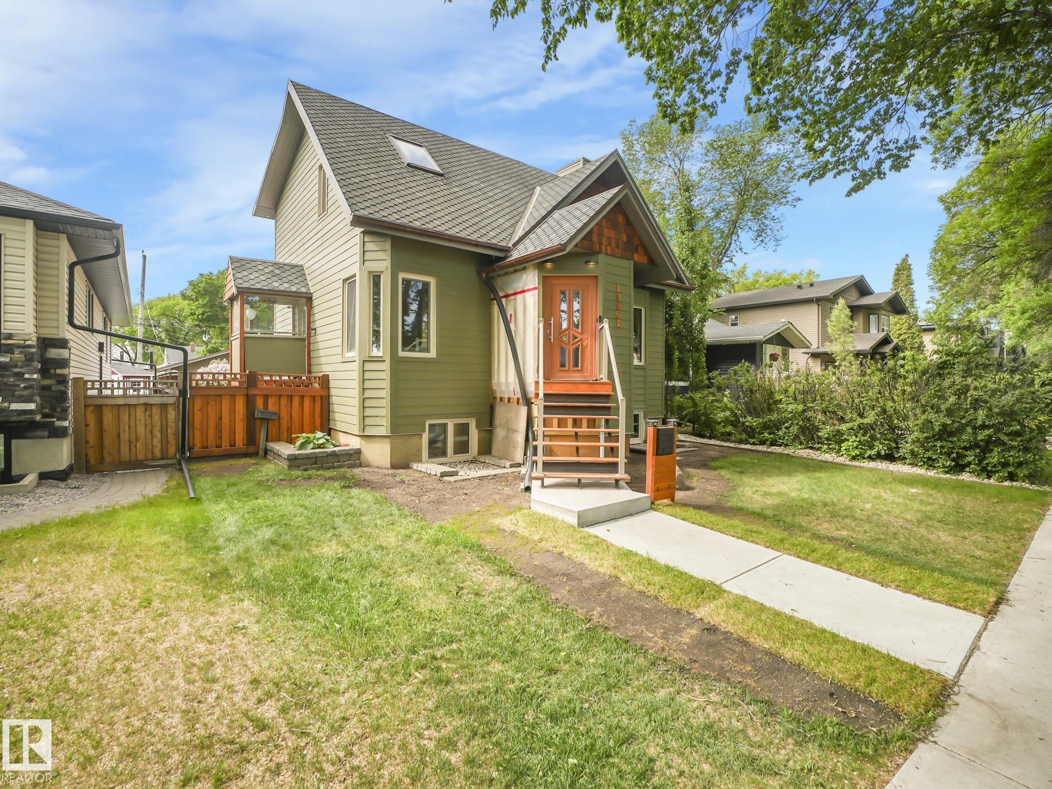 75 Av Nw Unit 10961 Ave, Edmonton, AB T6G 0G8