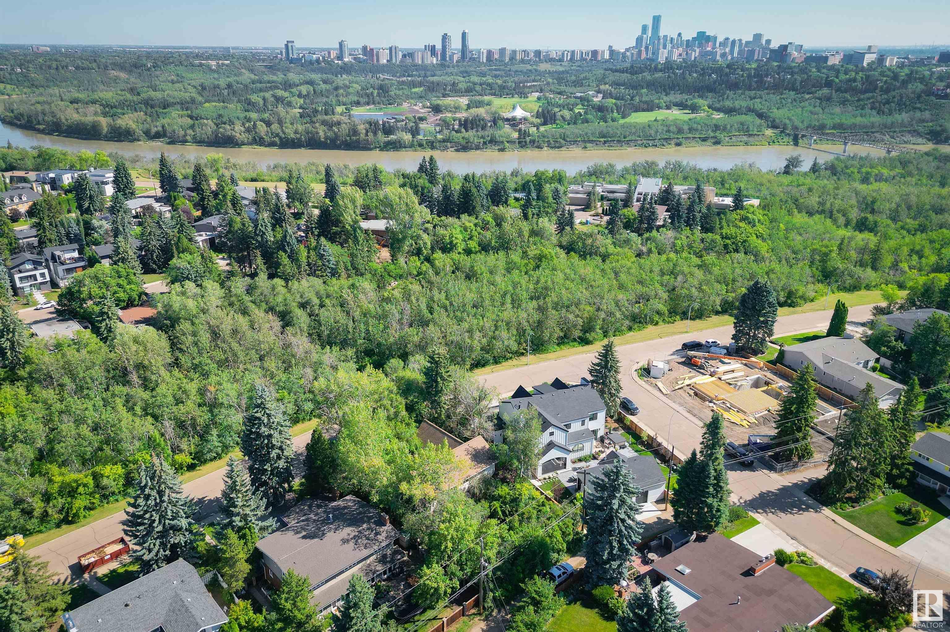 50 Valleyview Cr Cres NW, Edmonton, AB T5R 5J8