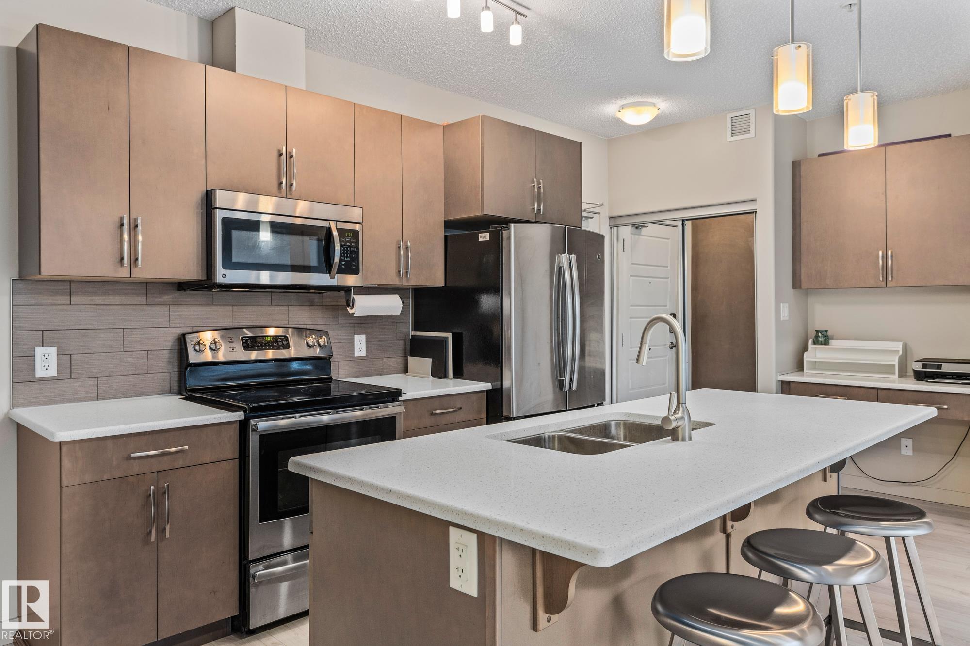 320 Ambleside Link Southwest #303, Edmonton, AB T6W 2Z9
