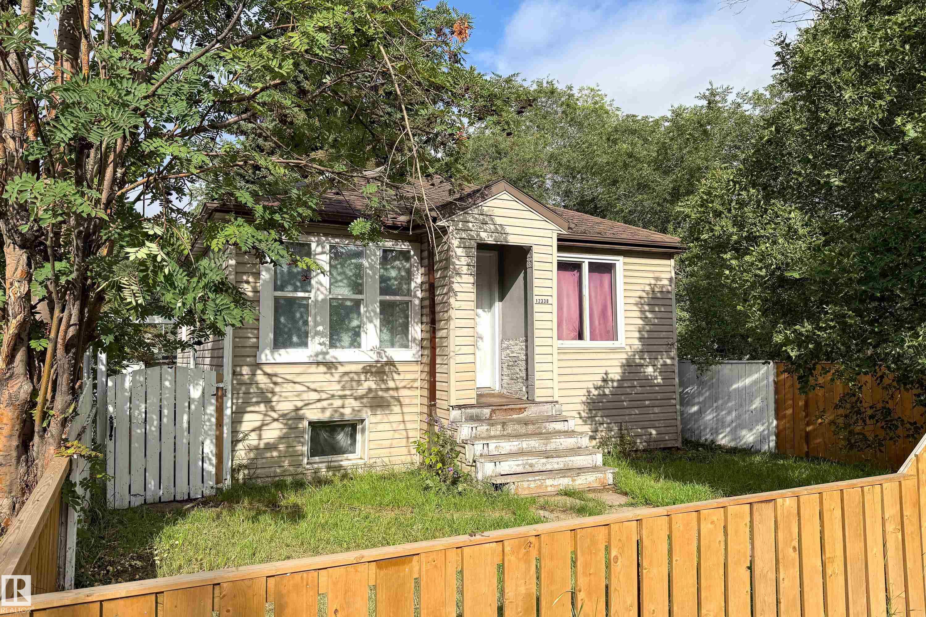 82 St Nw Unit 12338 St, Edmonton, AB T5B 2X2