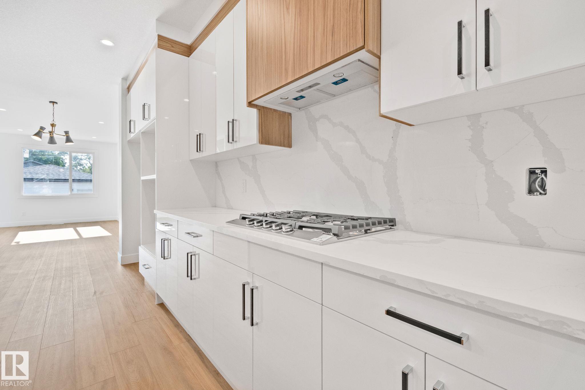 126 St E Nw Unit 11140 St, Edmonton, AB T5M 0P9
