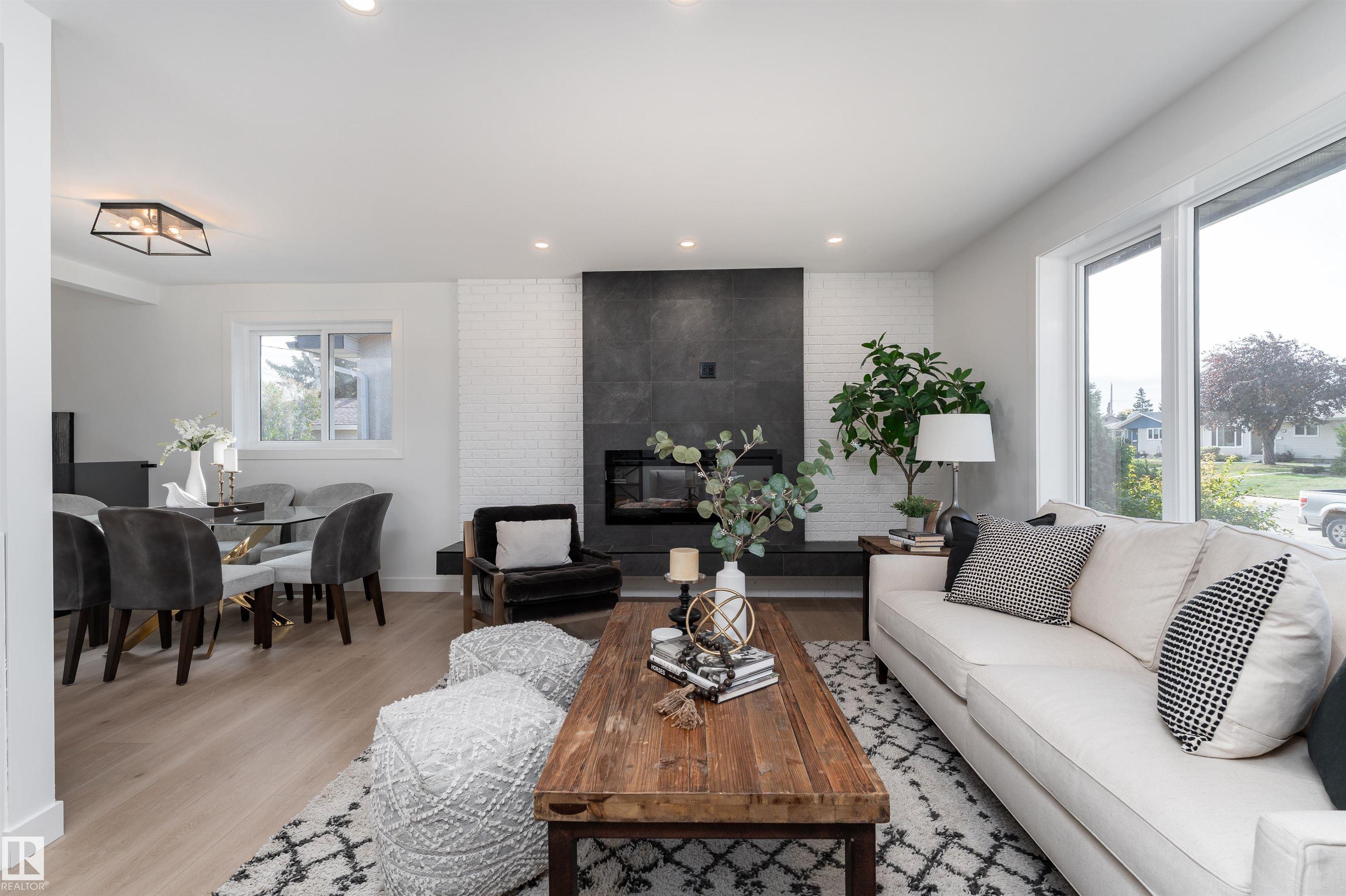 54 St Nw Unit 8707 St, Edmonton, AB T6B 1H2