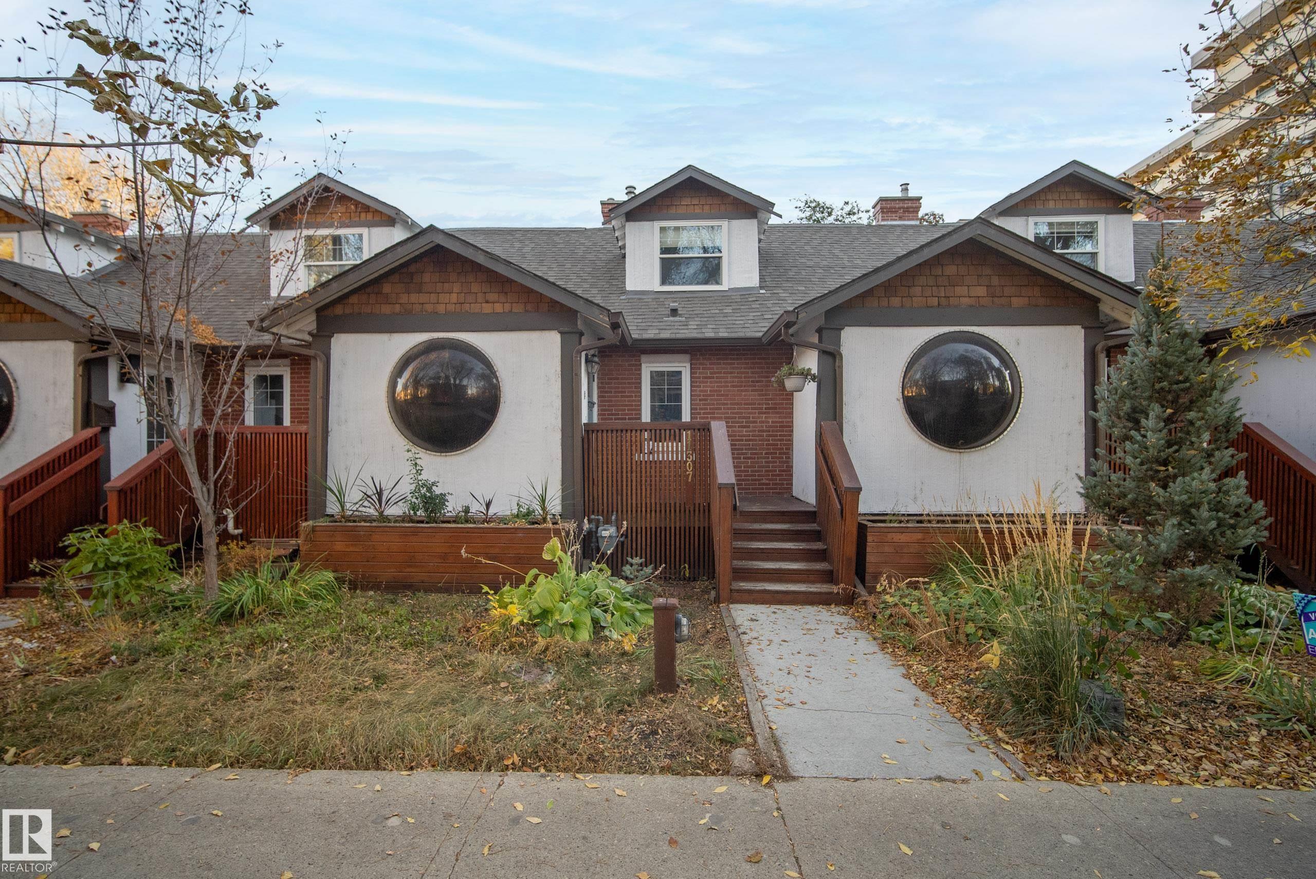102 Av Nw Unit 11307 Ave, Edmonton, AB T5P 0P6