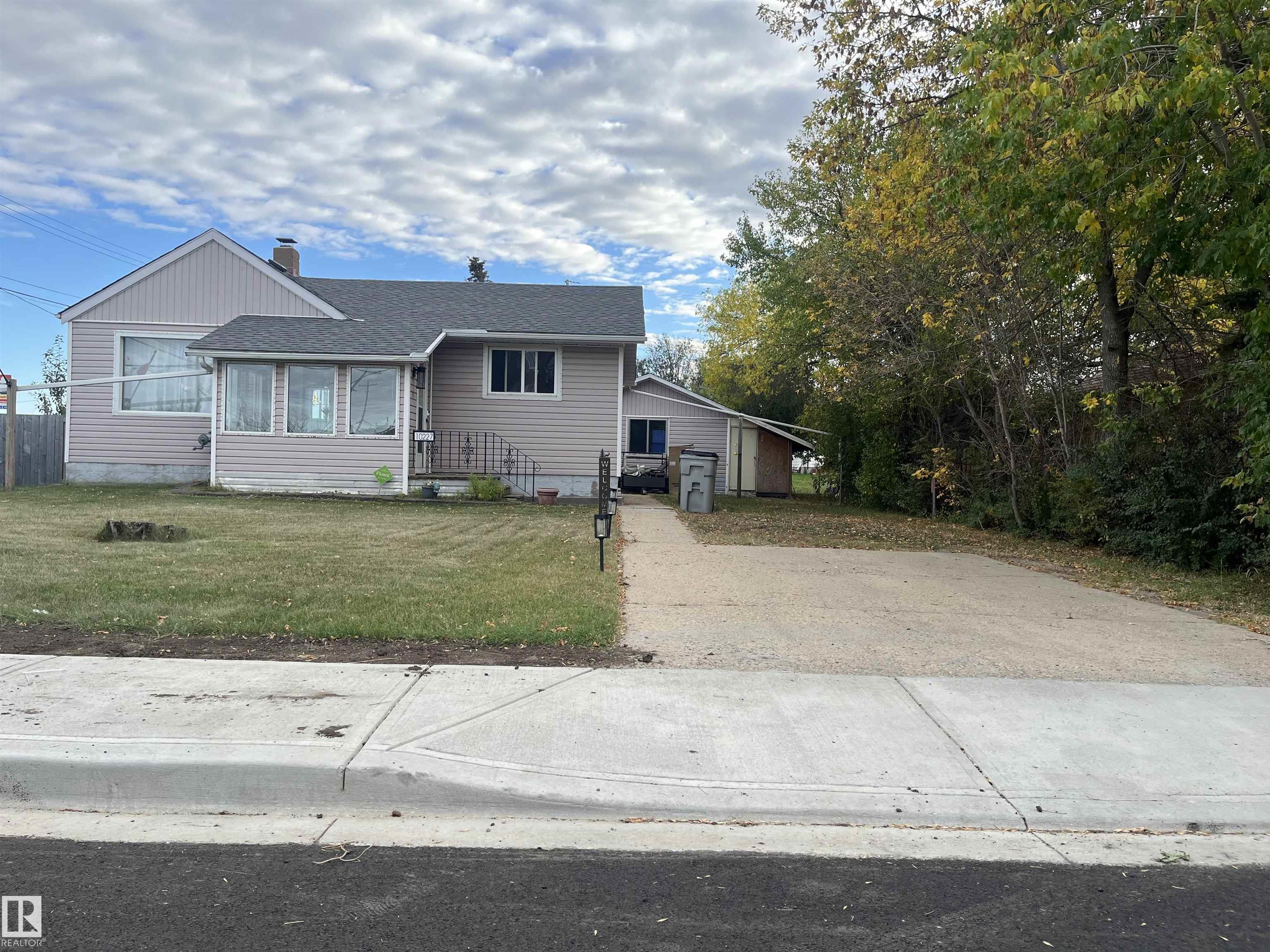 102 St Unit 10227 St, Westlock, AB T7P 1X8