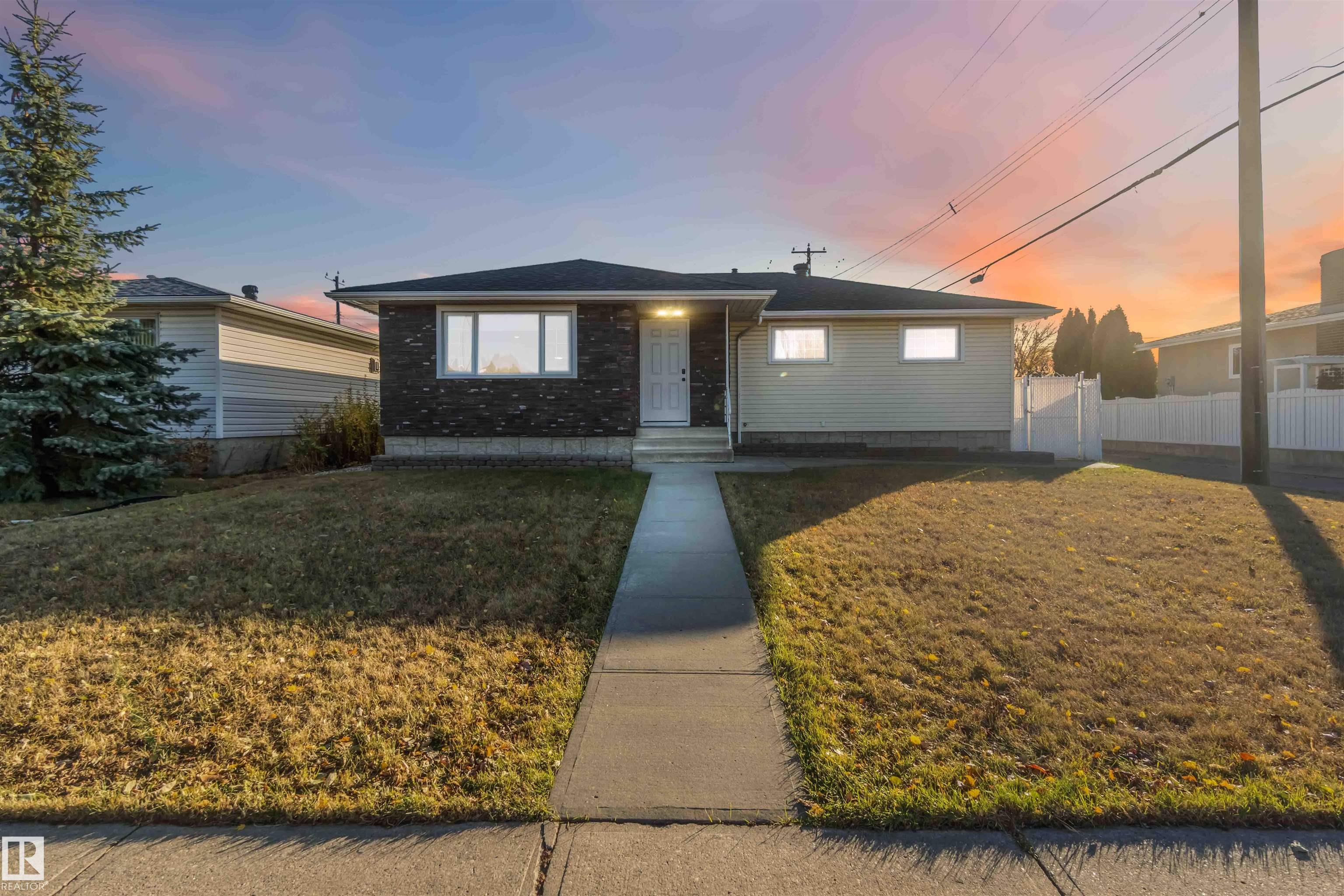 124 Av Nw Unit 5207 Ave, Edmonton, AB T5W 1T9