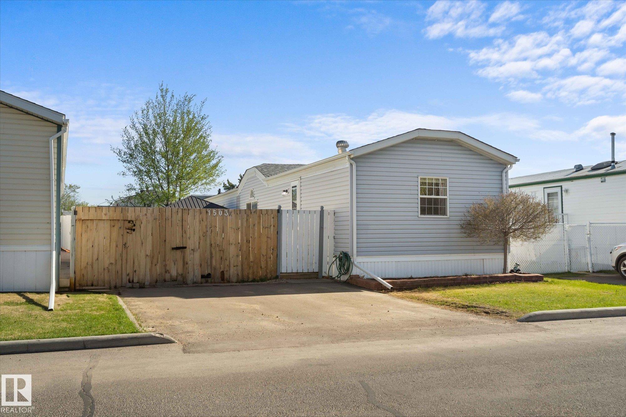 1503 Jubilee Dr, Sherwood Park, AB T8H 1M1