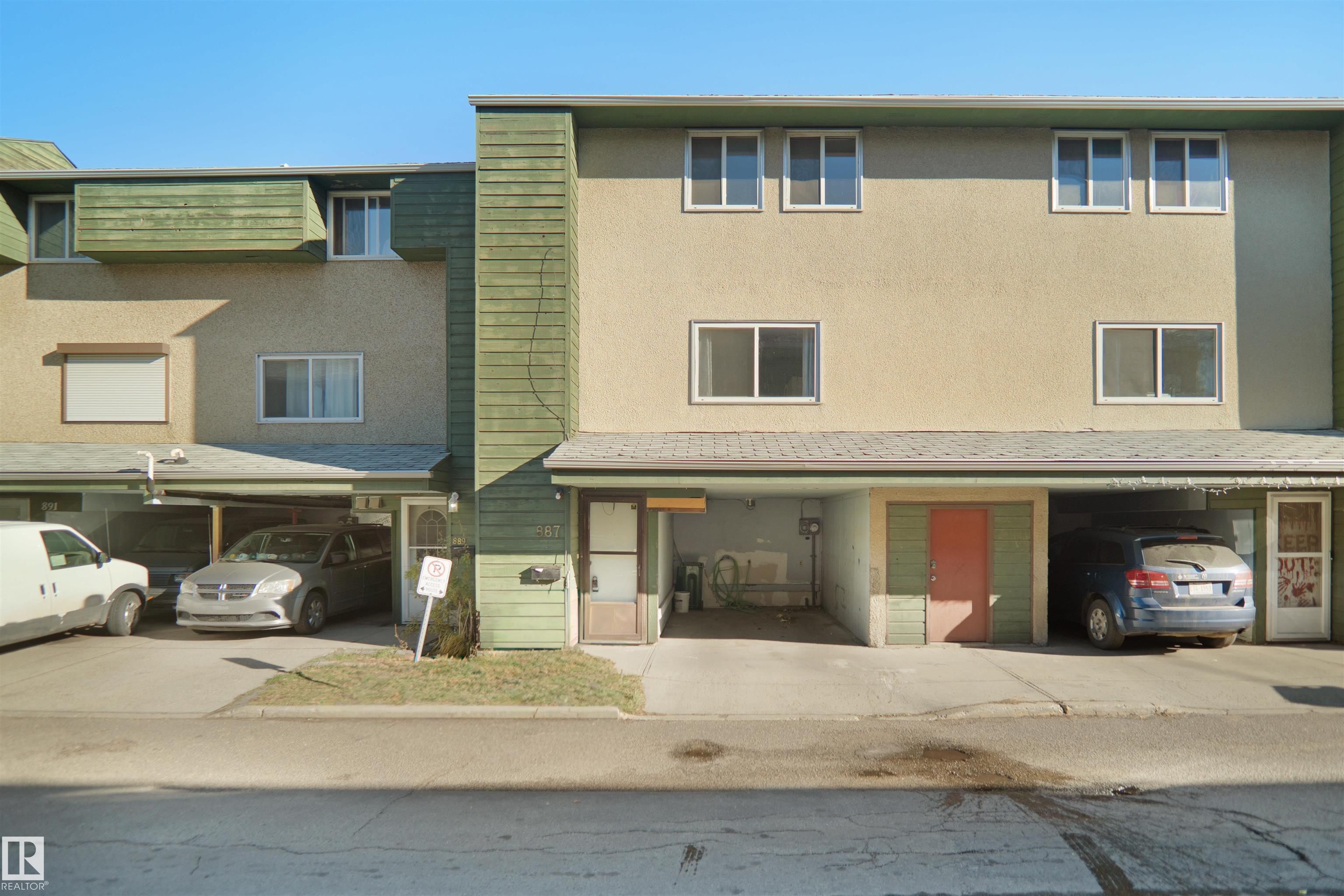 887 Abbottsfield Rd NW, Edmonton, AB T5W 4R4