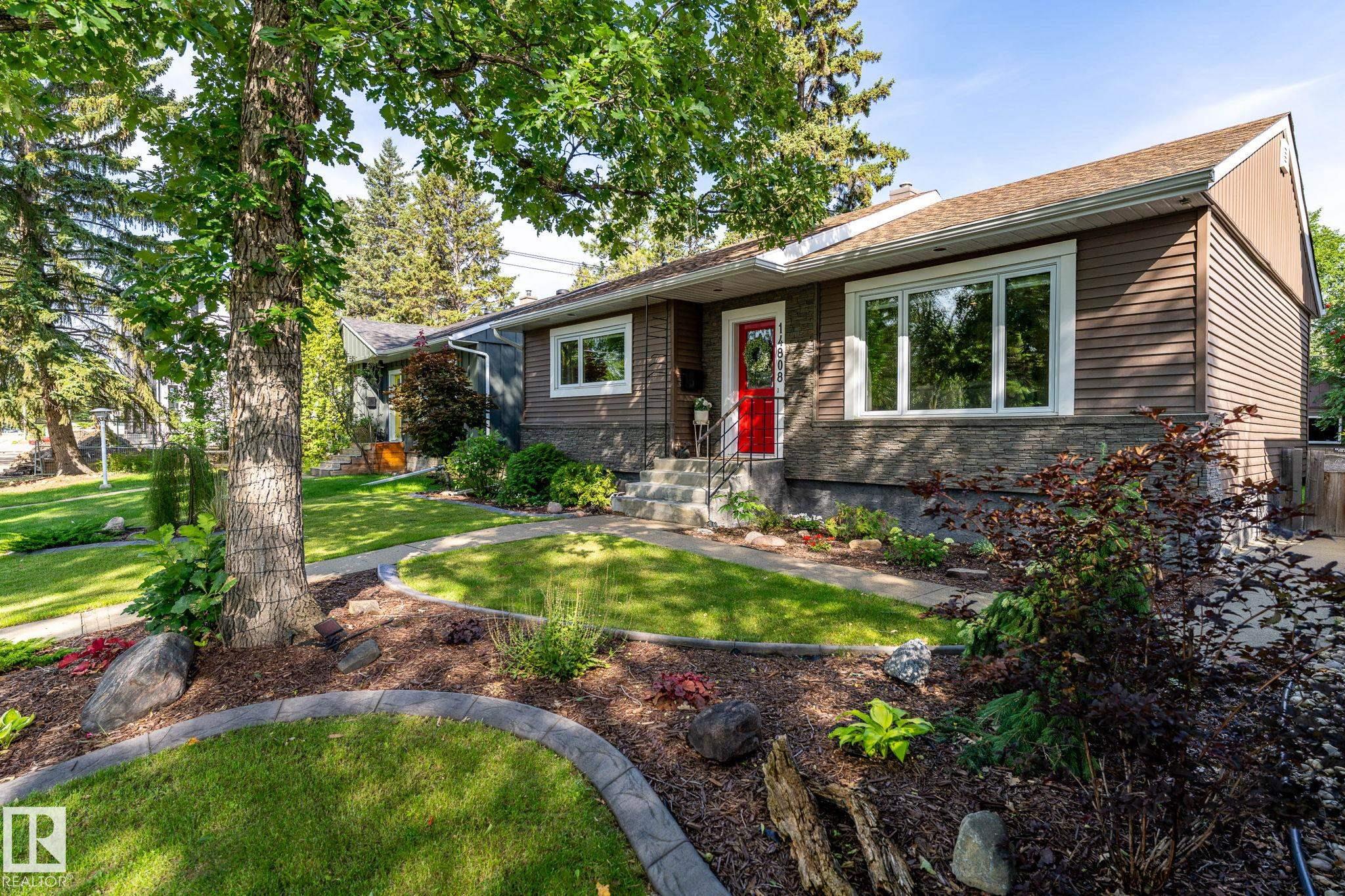 93 Av Nw Unit 14808 Ave, Edmonton, AB T5R 5G9