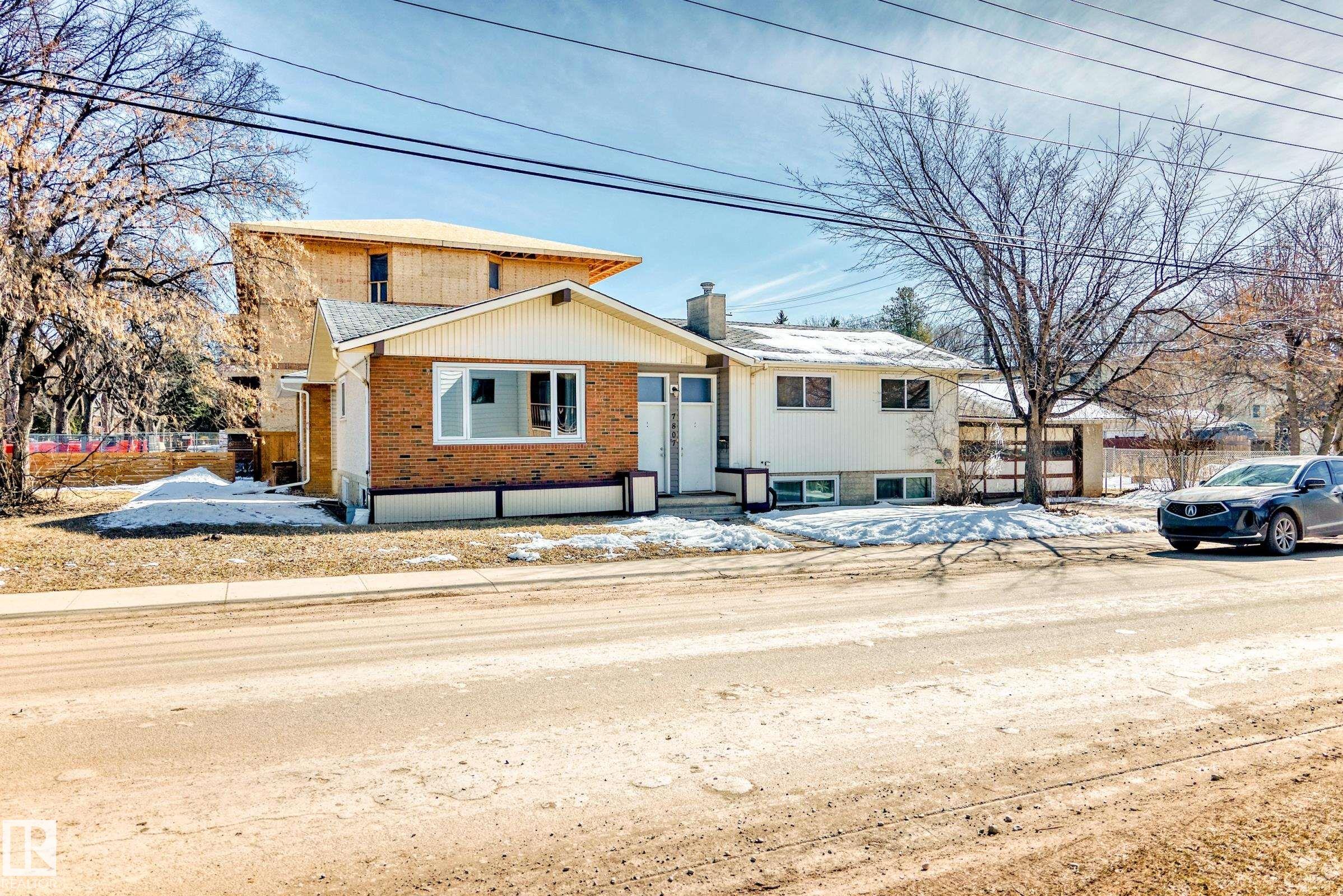 108 St Nw Unit 7807 St, Edmonton, AB T6E 4M1