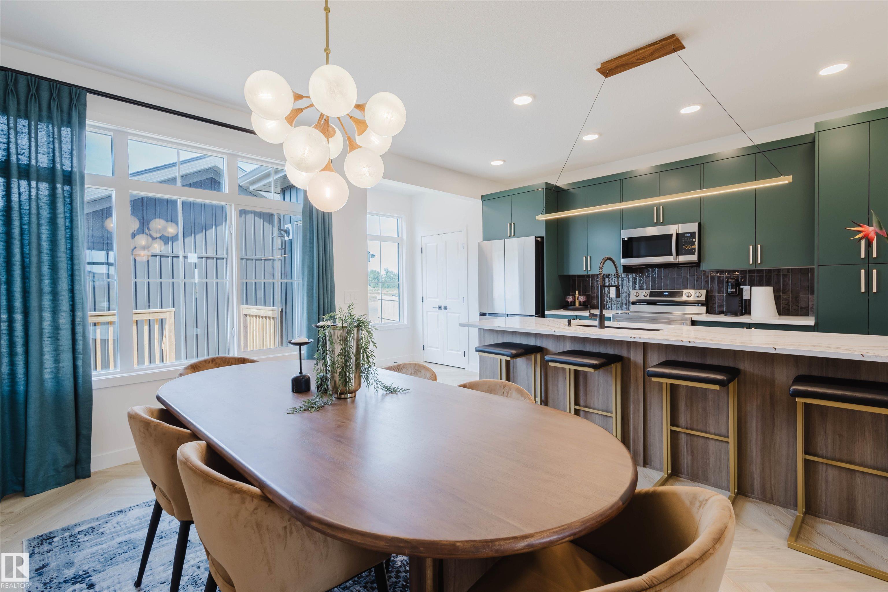 2131 Crossbill Ln NW, Edmonton, AB T5S 0W3