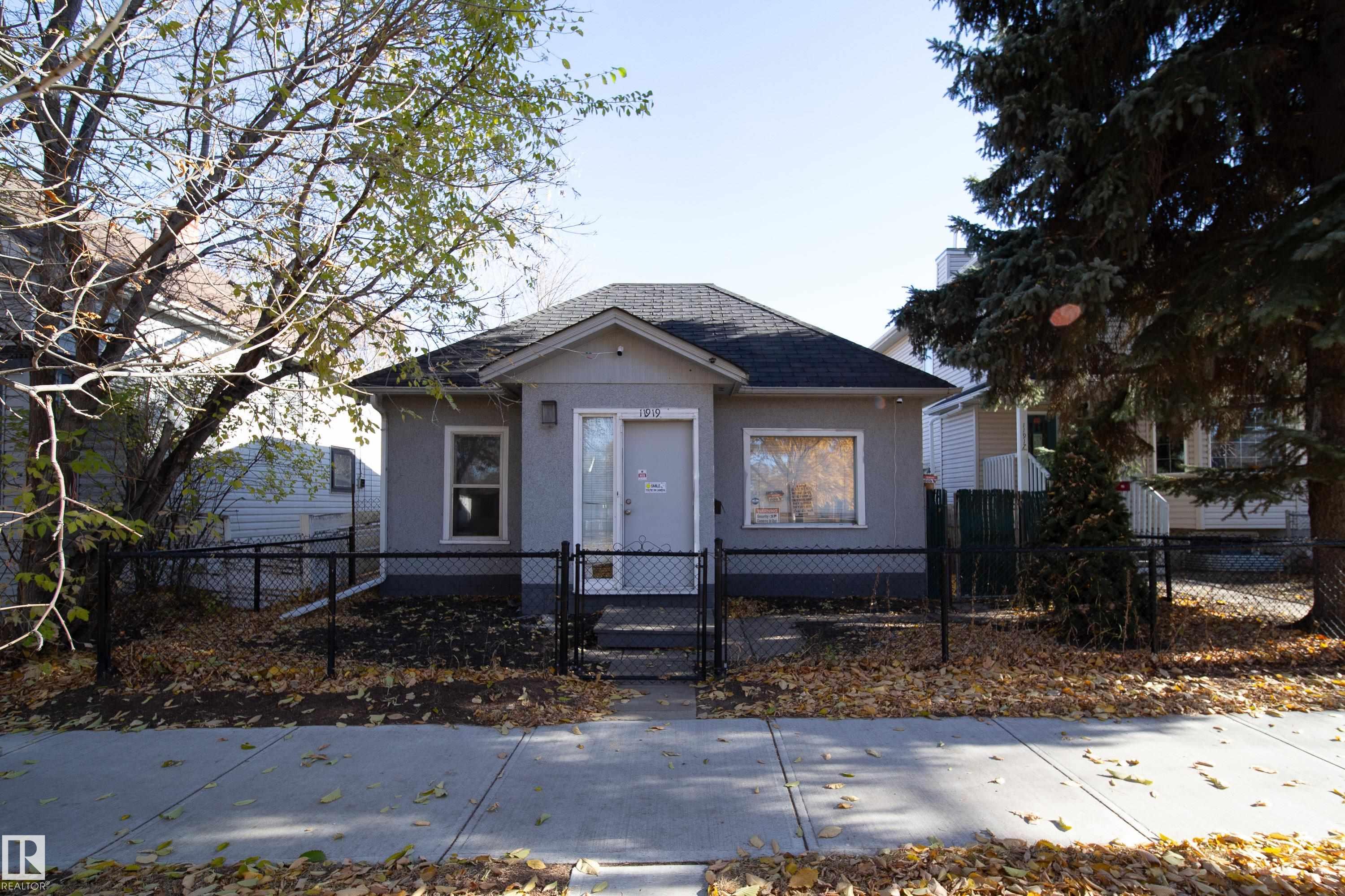 77 St Nw Unit 11919 St, Edmonton, AB T5B 2G5