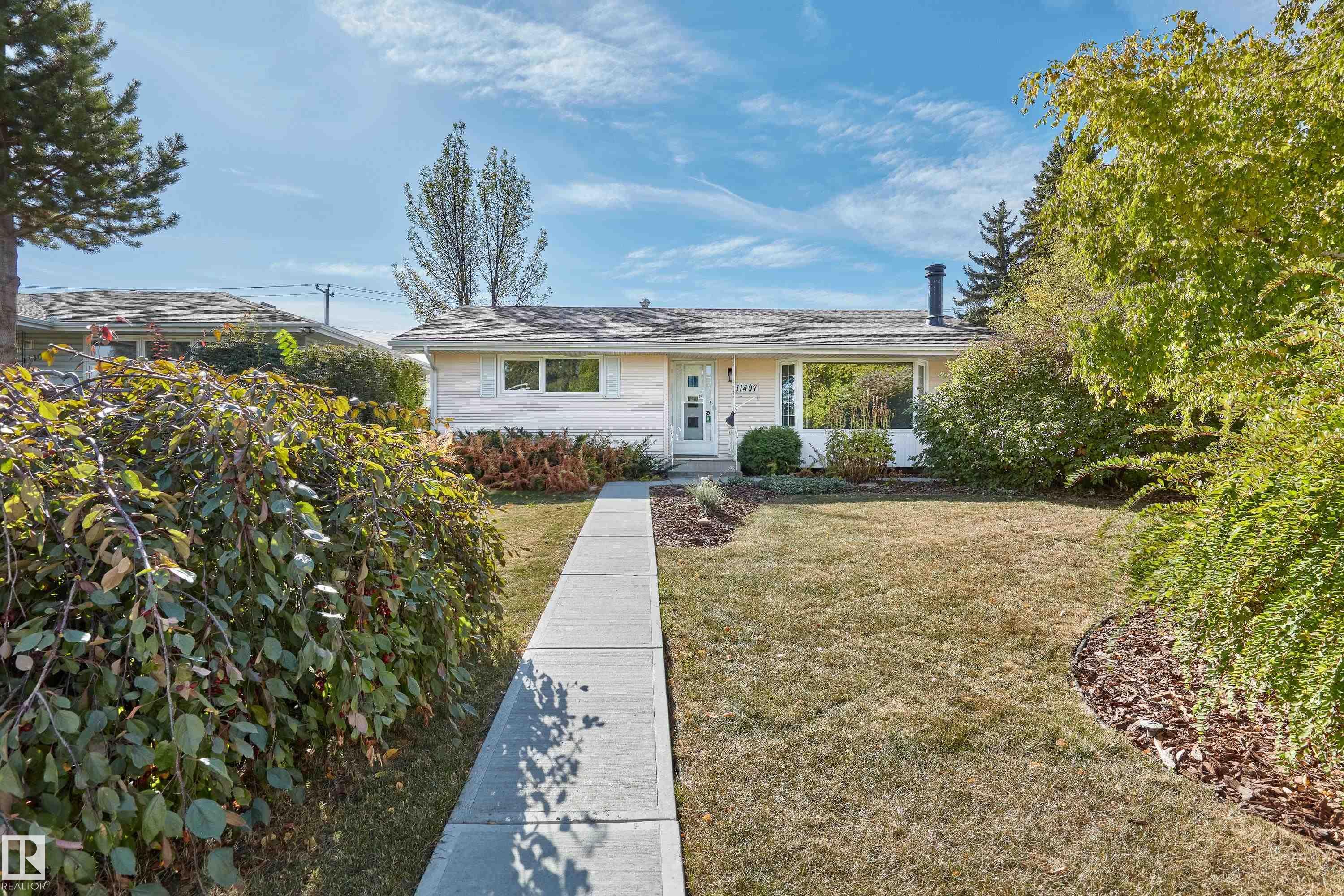 46 Av Nw Unit 11407 Ave, Edmonton, AB T6H 0A4