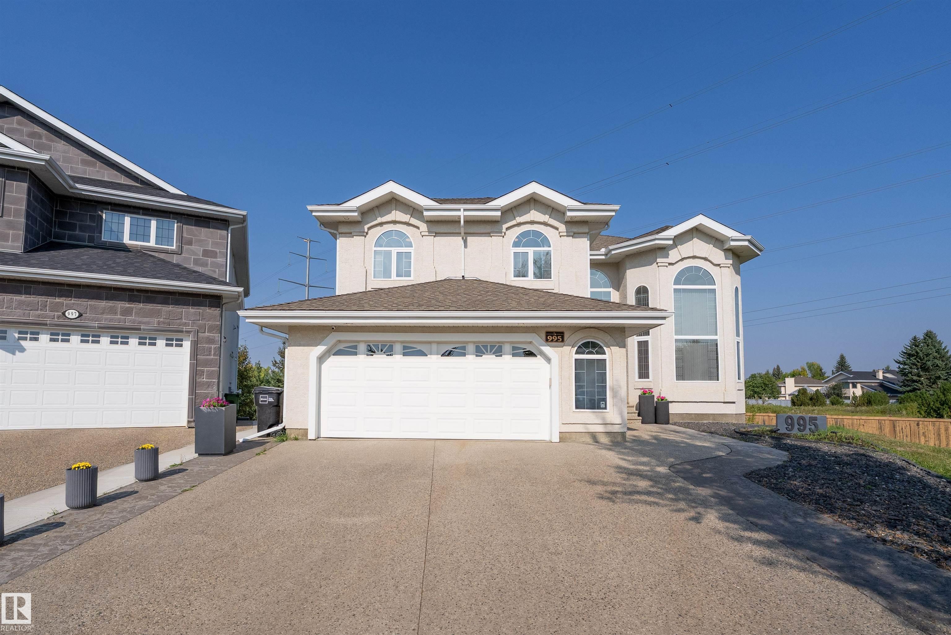 995 Hollingsworth Bend Bn NW, Edmonton, AB T6R 3G7