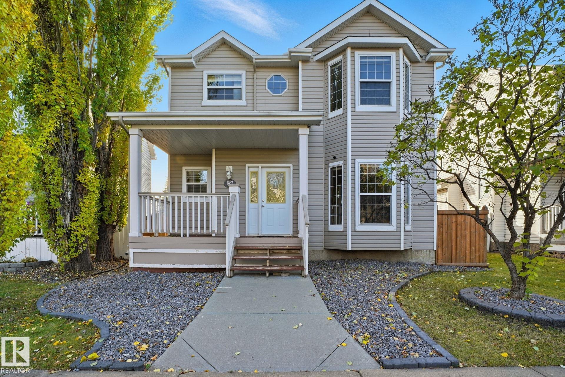 1922 Tanner Wd Wynd NW, Edmonton, AB T6R 2S5