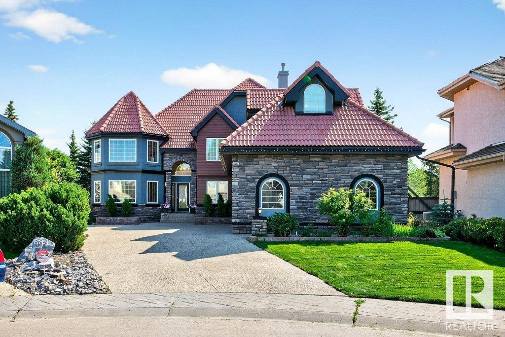 690 Henderson St NW, Edmonton, AB T6R 2R8