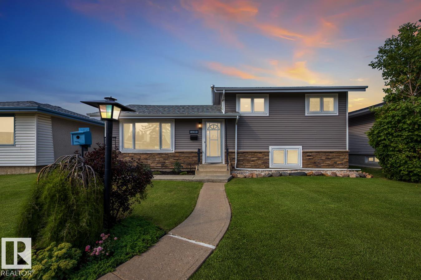 162 St Nw Unit 8910 St, Edmonton, AB T5R 2M4