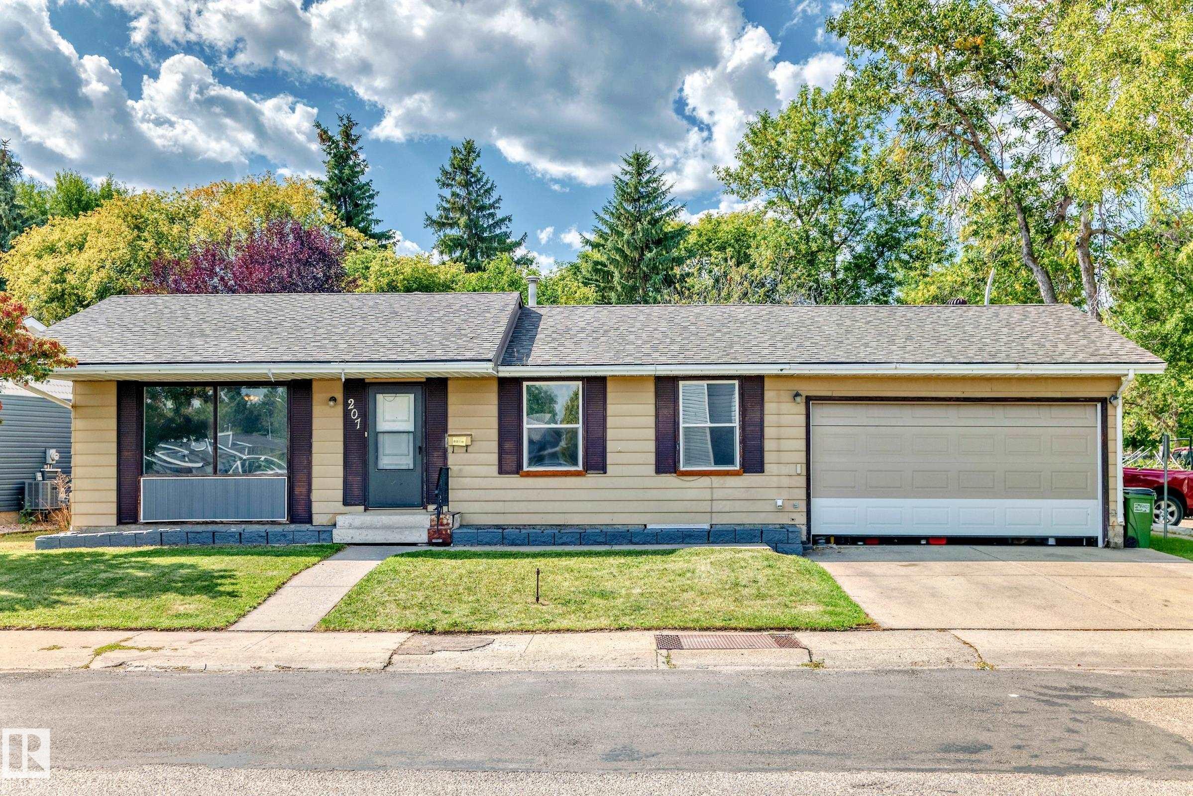 207 Homestead Cr Cres NW, Edmonton, AB T5A 2Y2