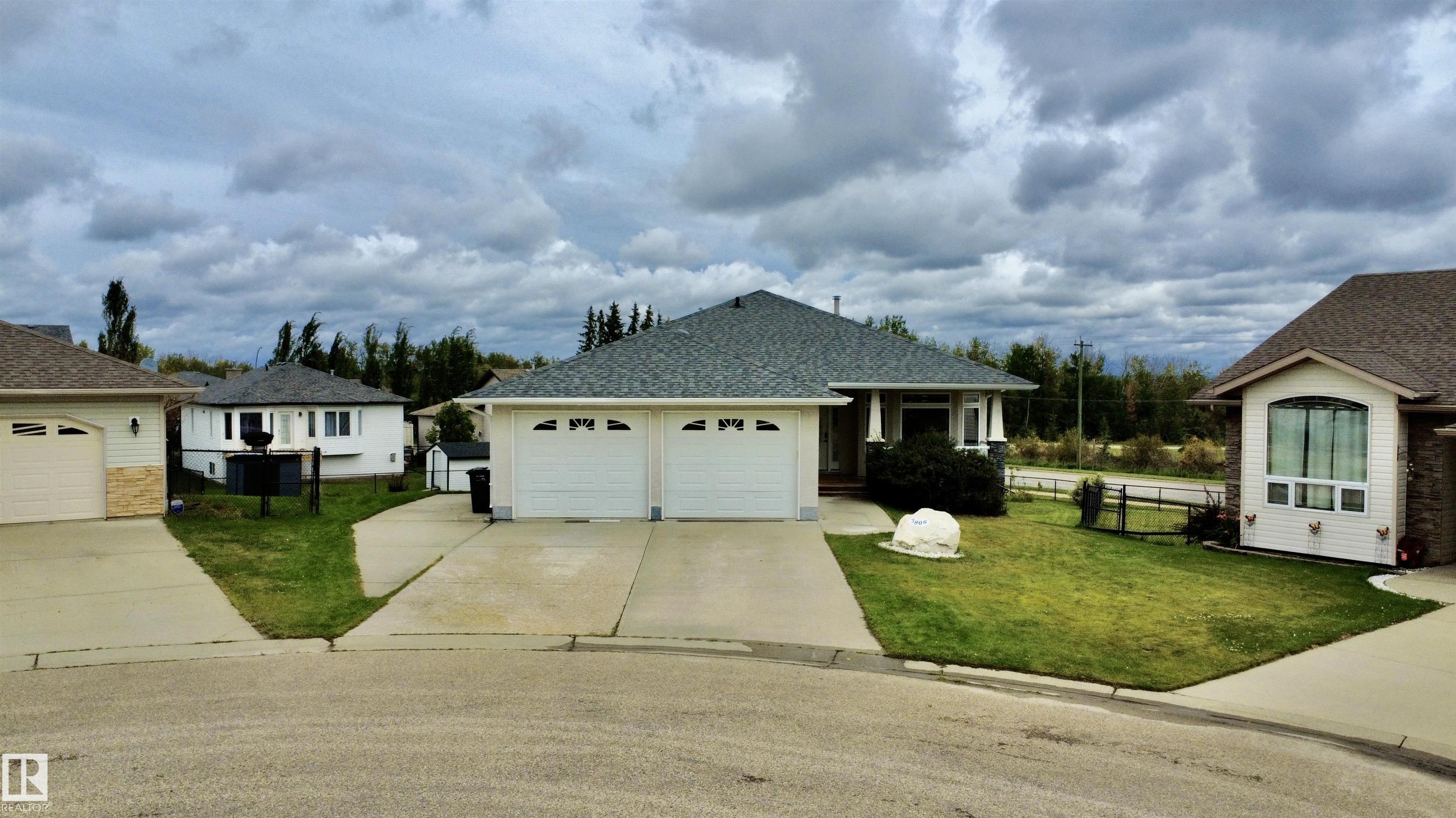 44 Av Unit 3806 Ave #a, Drayton Valley, AB T7A 1V9