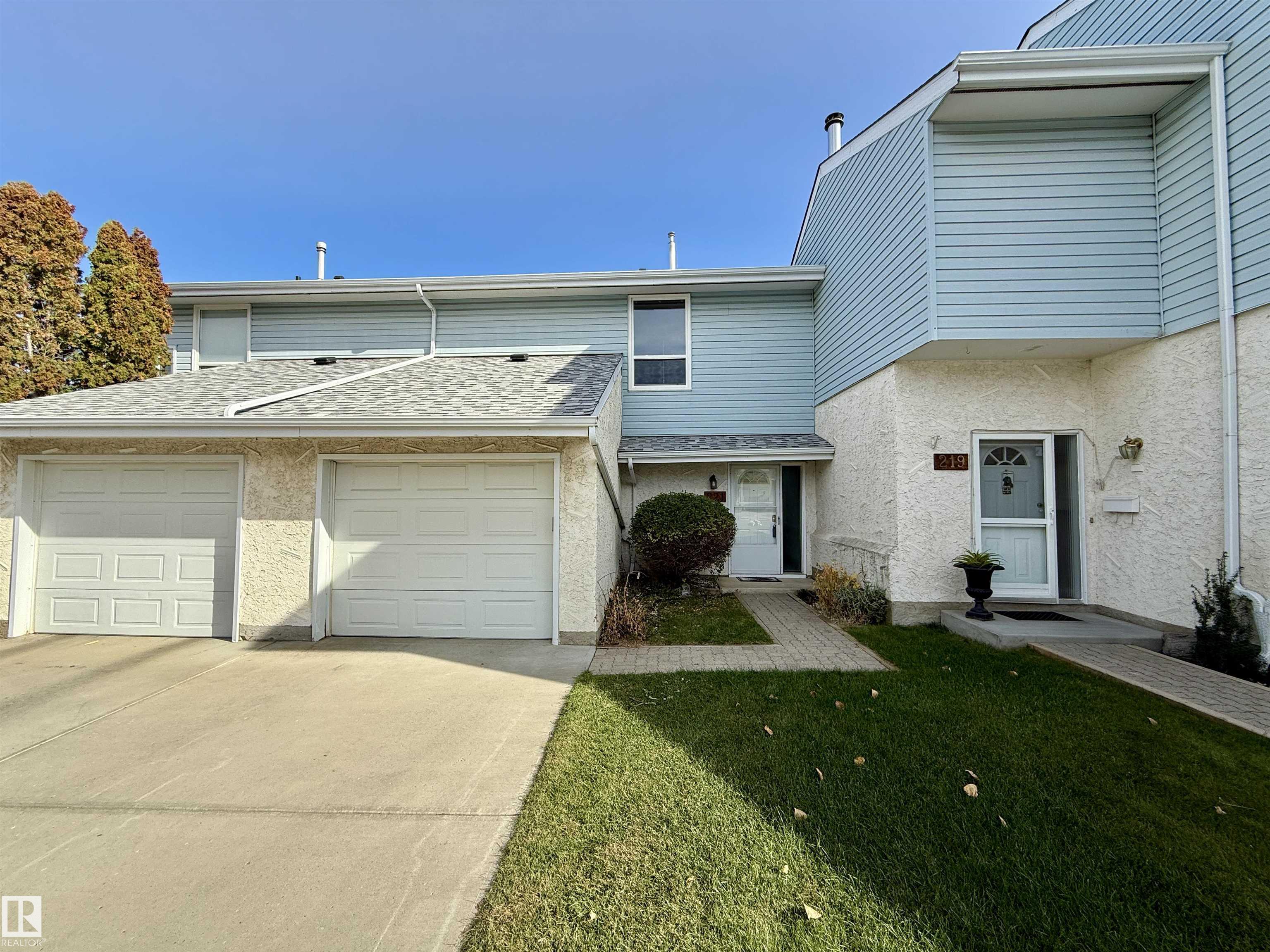 221 Callingwood Pl NW, Edmonton, AB T5T 2C6