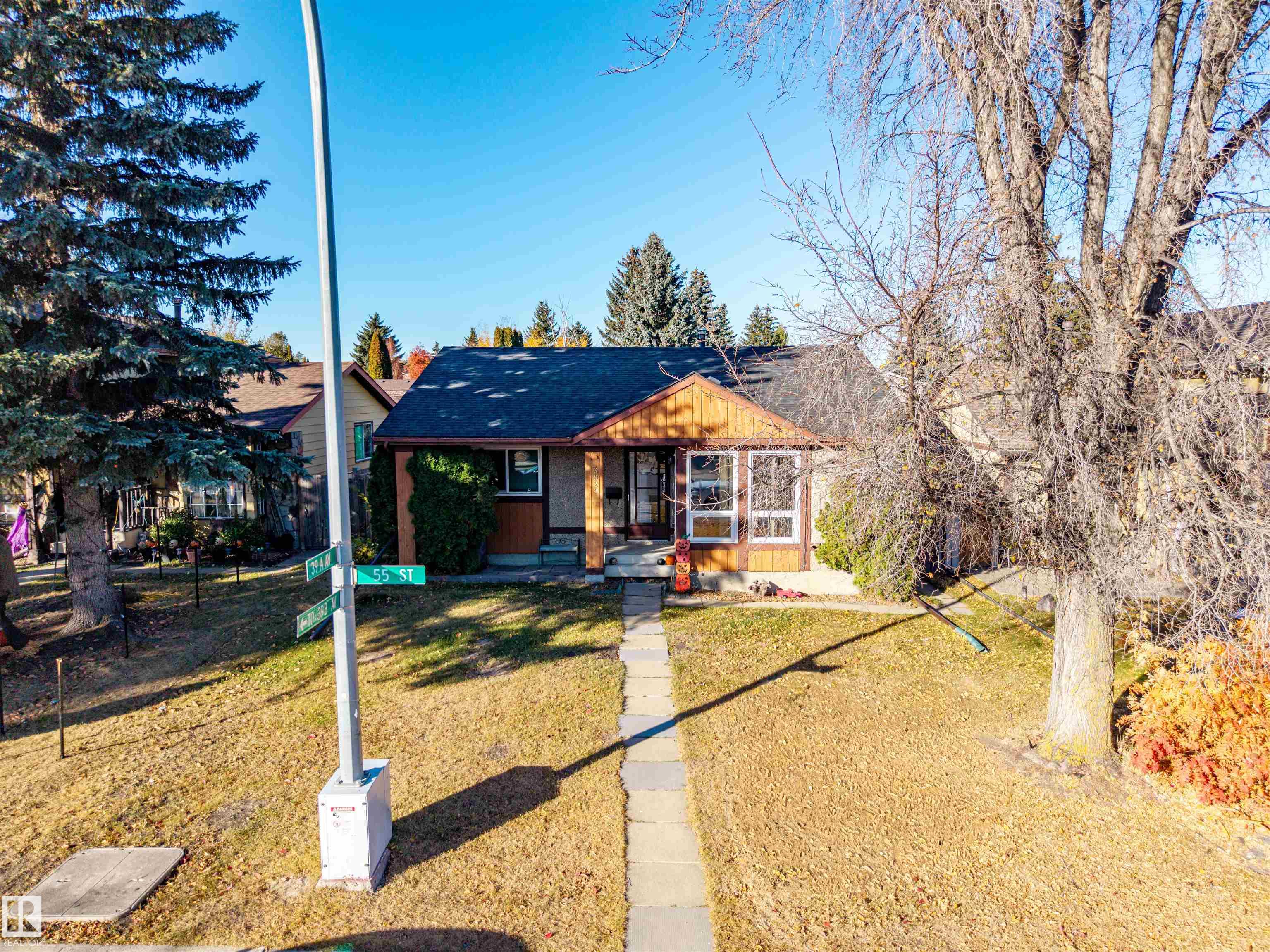 55 St Nw Unit 3924 St, Edmonton, AB T6L 1C2