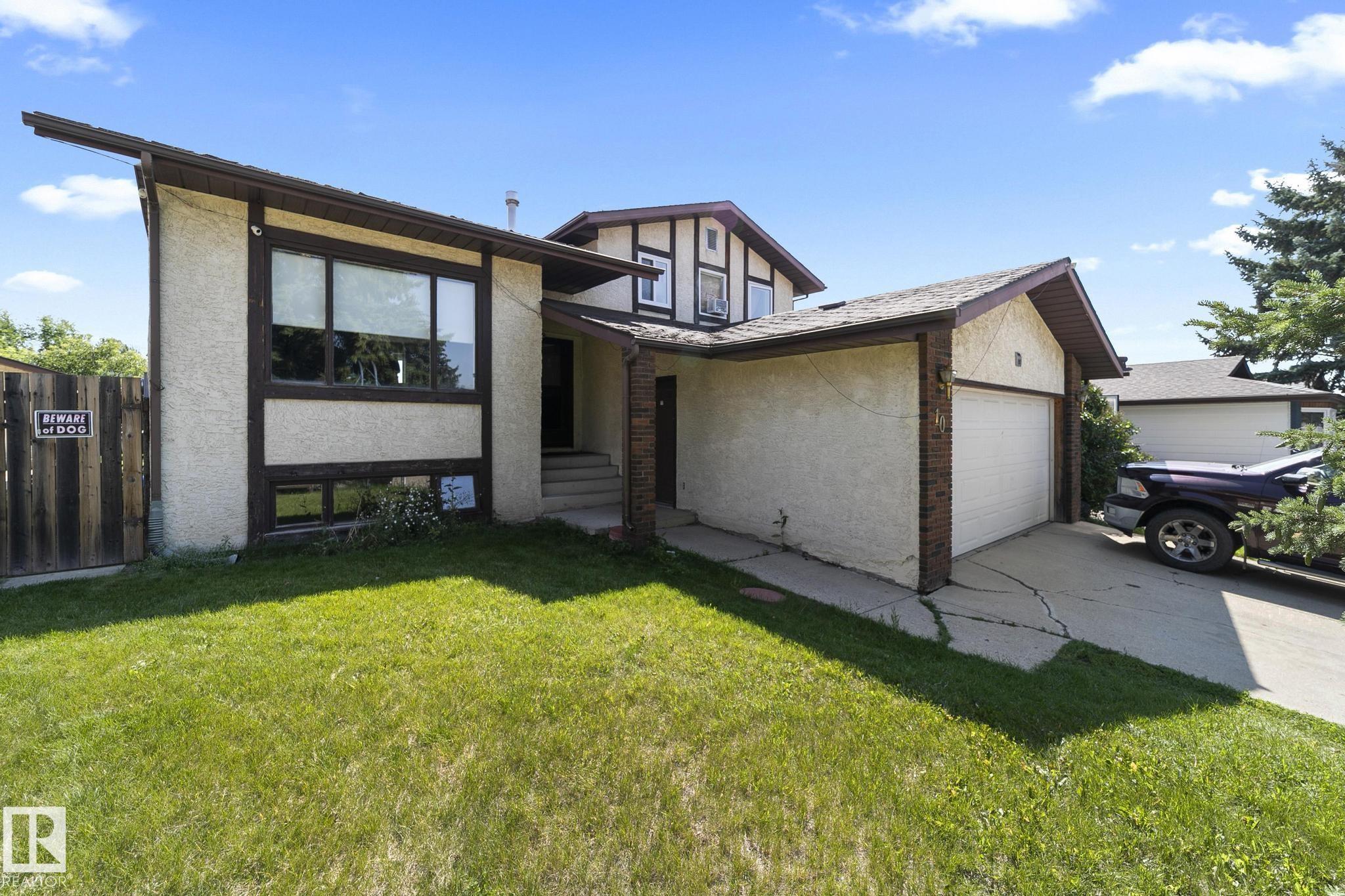 10 Gummow Cl Close, Red Deer, AB T4P 2M3