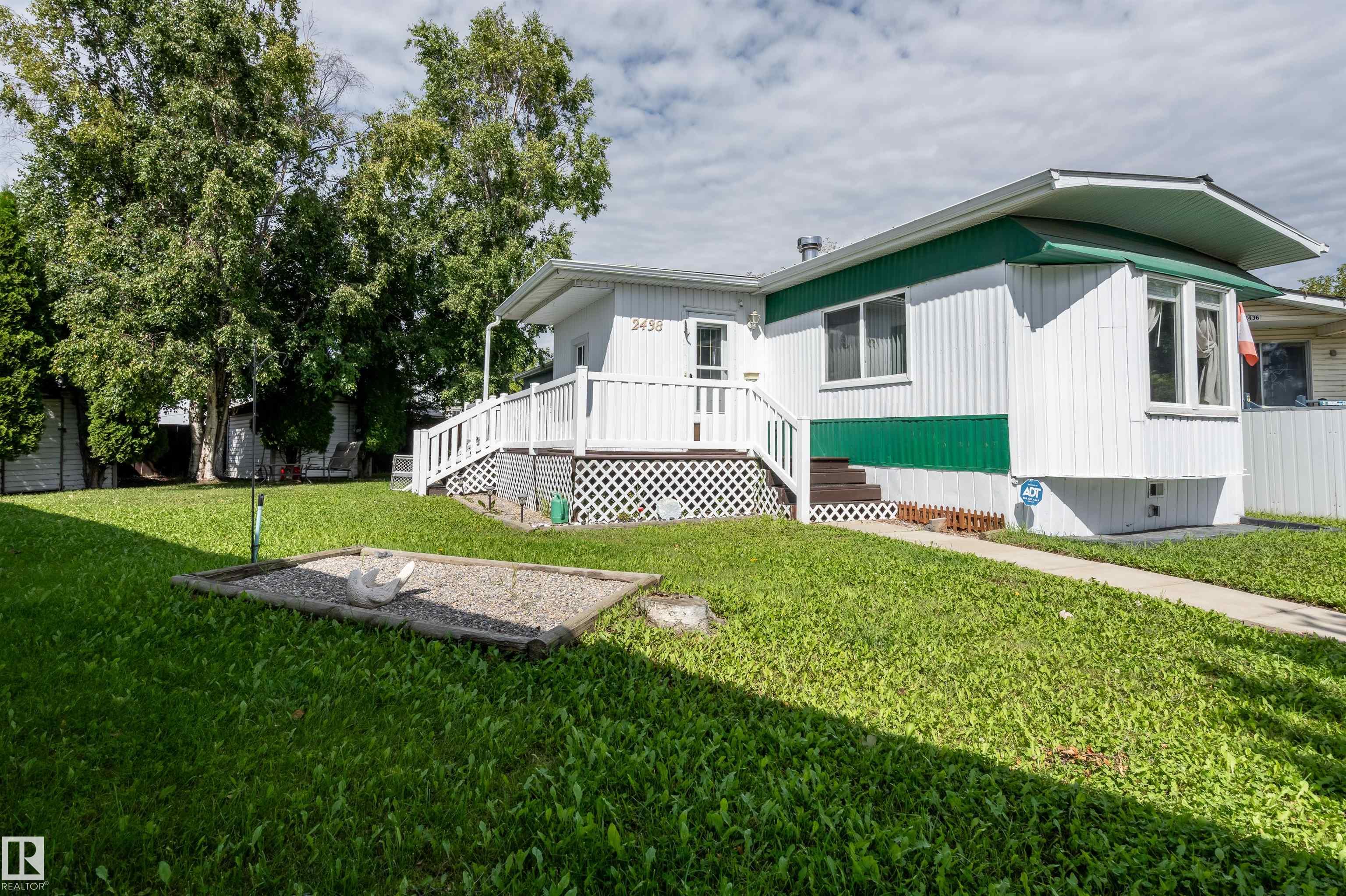 2438 Lakeview Ba Bay NW, Edmonton, AB T5S 1T7