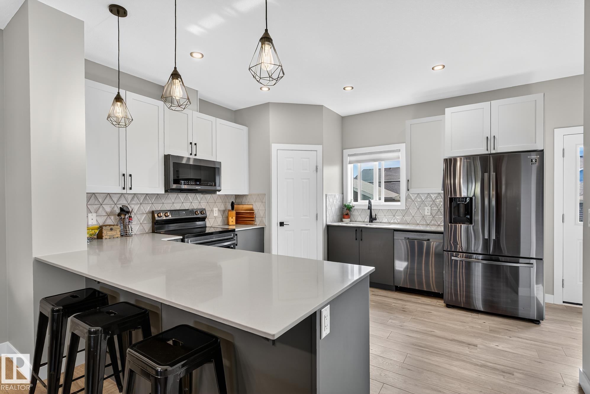 30 Av Sw Unit 16635 Ave, Edmonton, AB T6W 4P9
