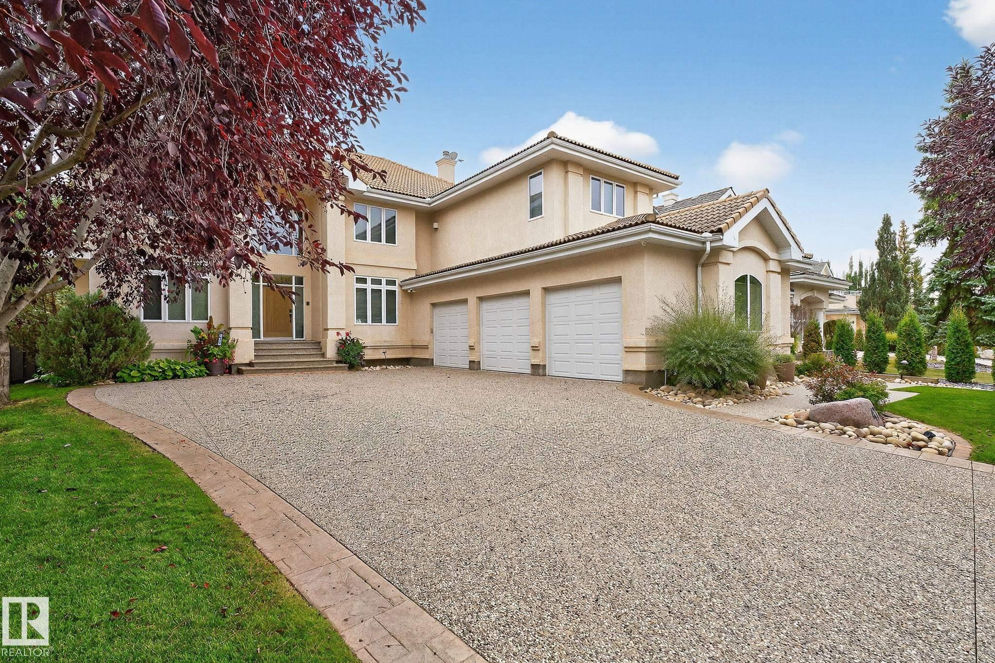 473 Heffernan Dr NW, Edmonton, AB T6R 2X1