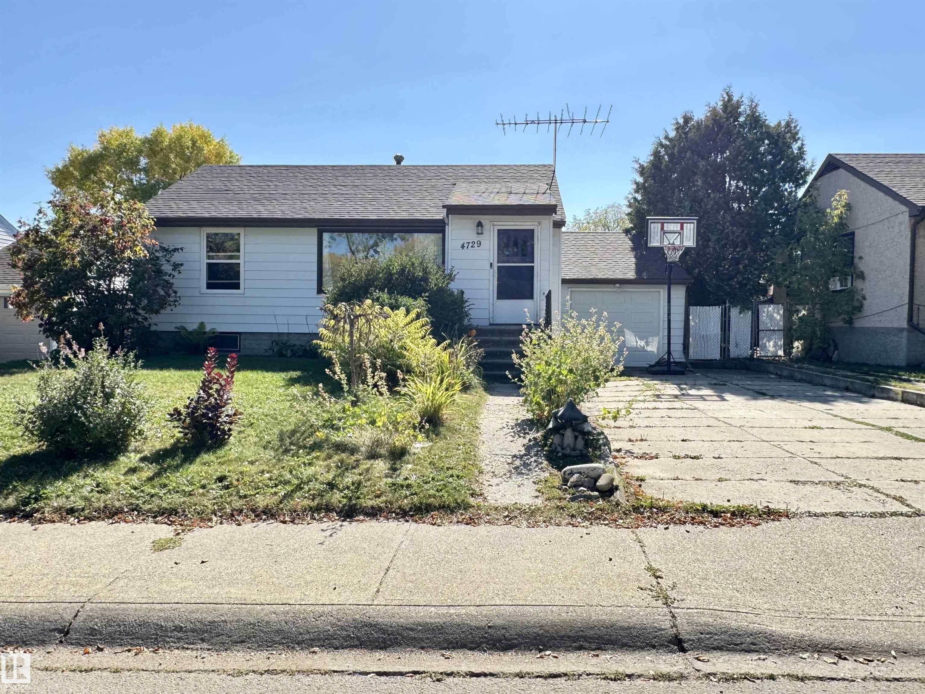 47 Av Unit 4729 Ave, Drayton Valley, AB T7A 1H7