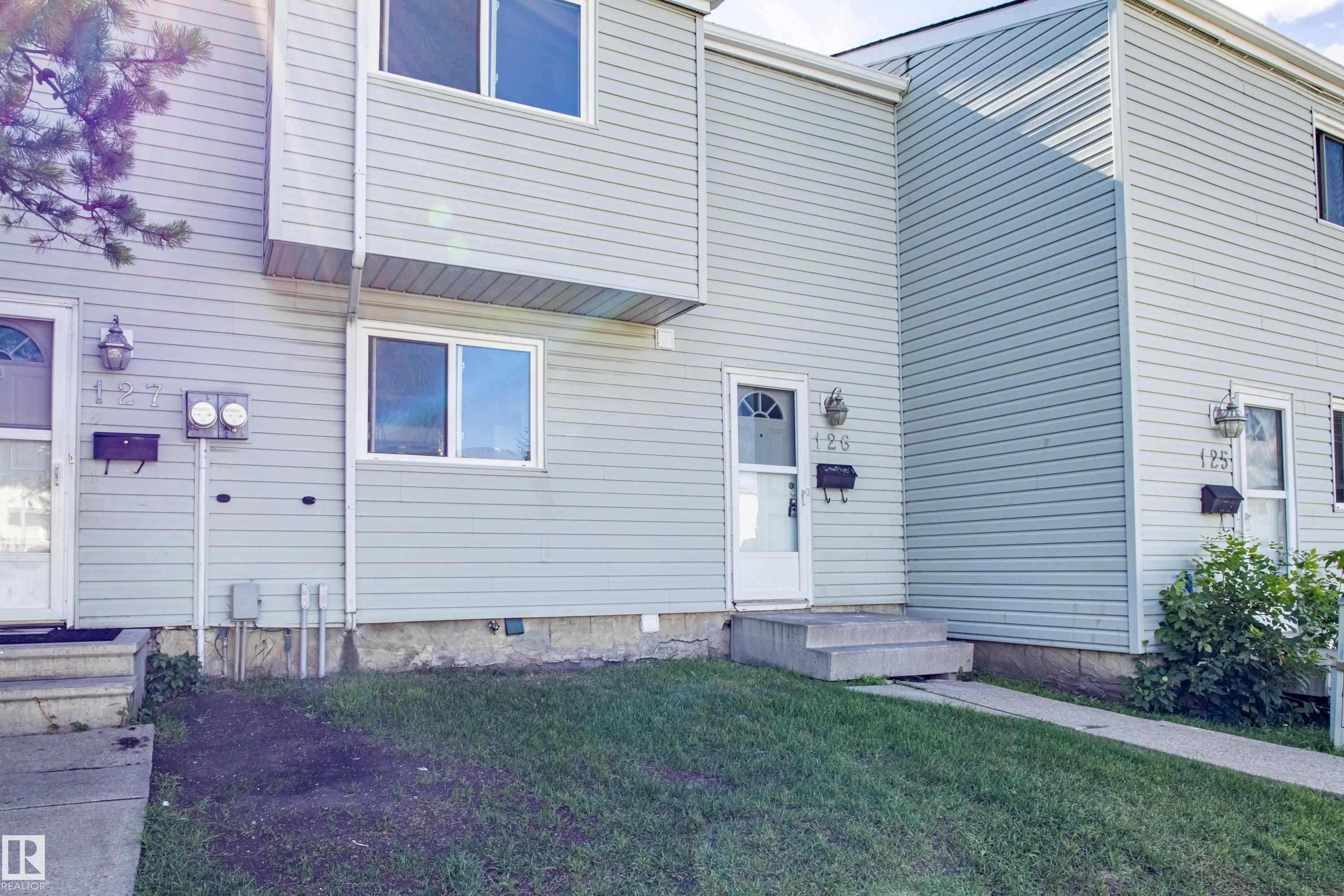 126 Dickinsfield Co Ct NW, Edmonton, AB T5E 5V8