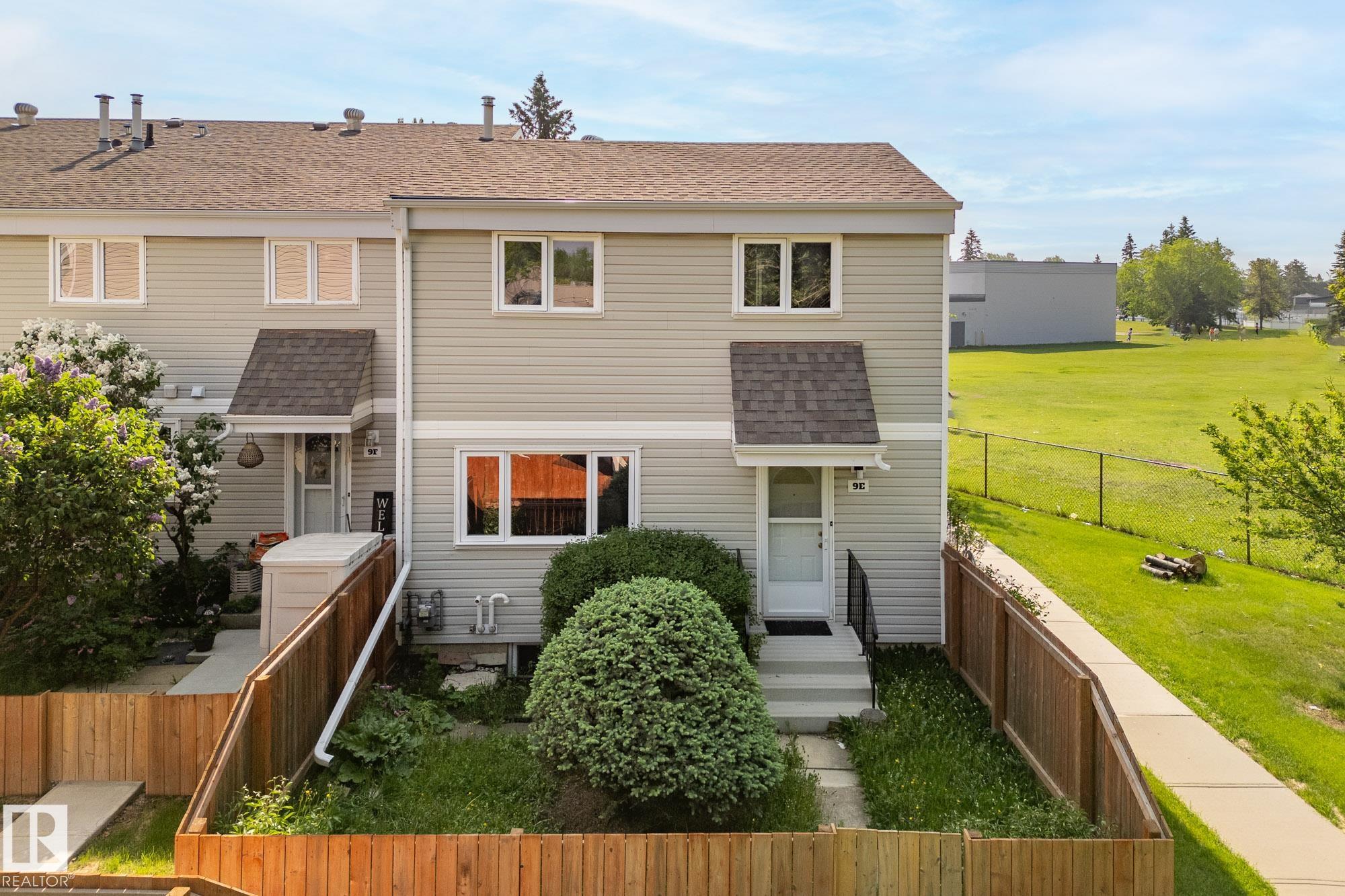 9 Castle Tc Ter NW #e, Edmonton, AB T5X 2E6