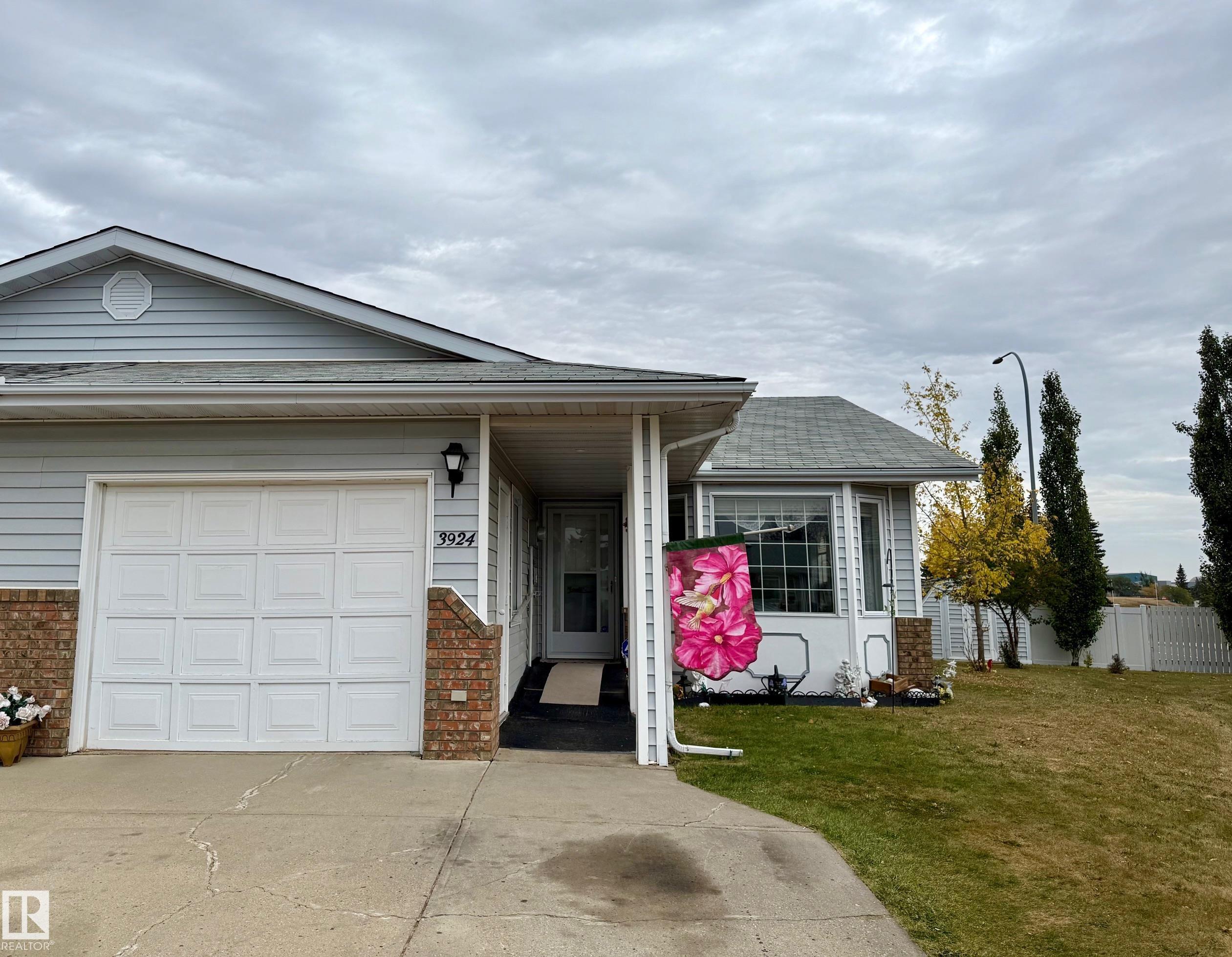 56 Street Cl Unit 3924 Close #a, Camrose, AB T4V 4L1