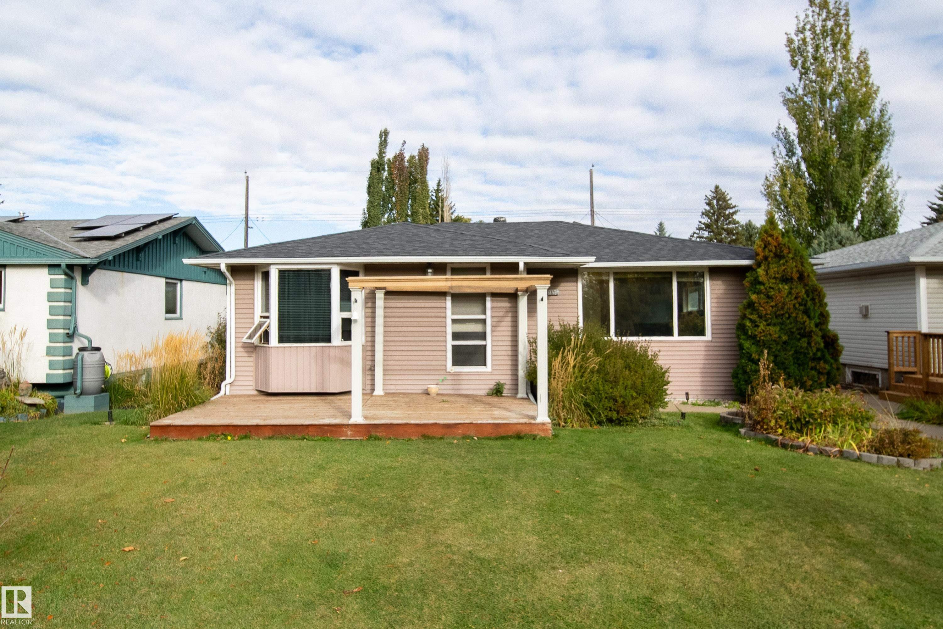 87 St Nw Unit 7135 St, Edmonton, AB T6C 3G1