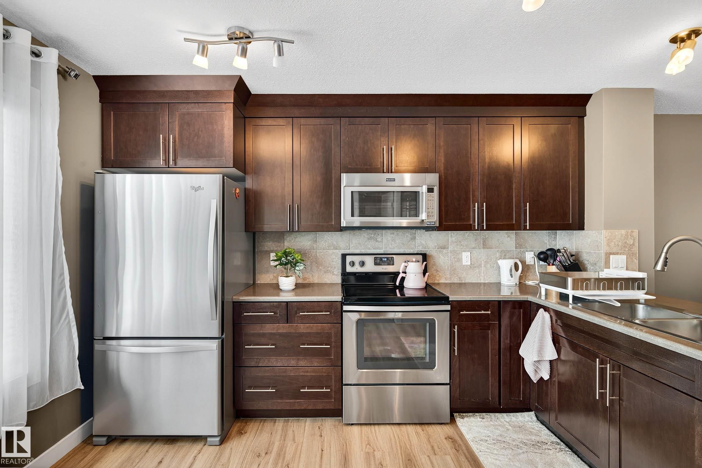 7327 Edgemont Way NW, Edmonton, AB T6M 0S1