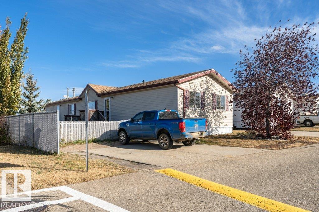 320 Maple Wood Dr NW, Edmonton, AB T6P 0A8