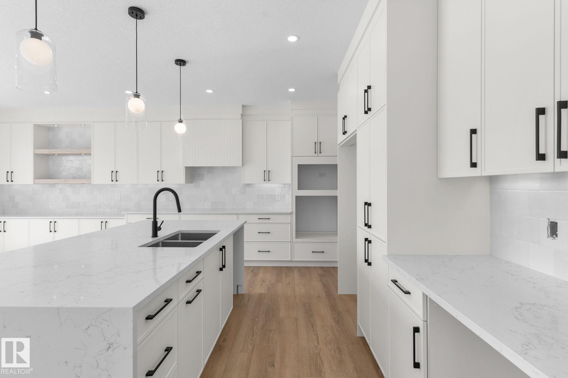 181 Av Nw Unit 8608 Ave, Edmonton, AB T5Z 0X1