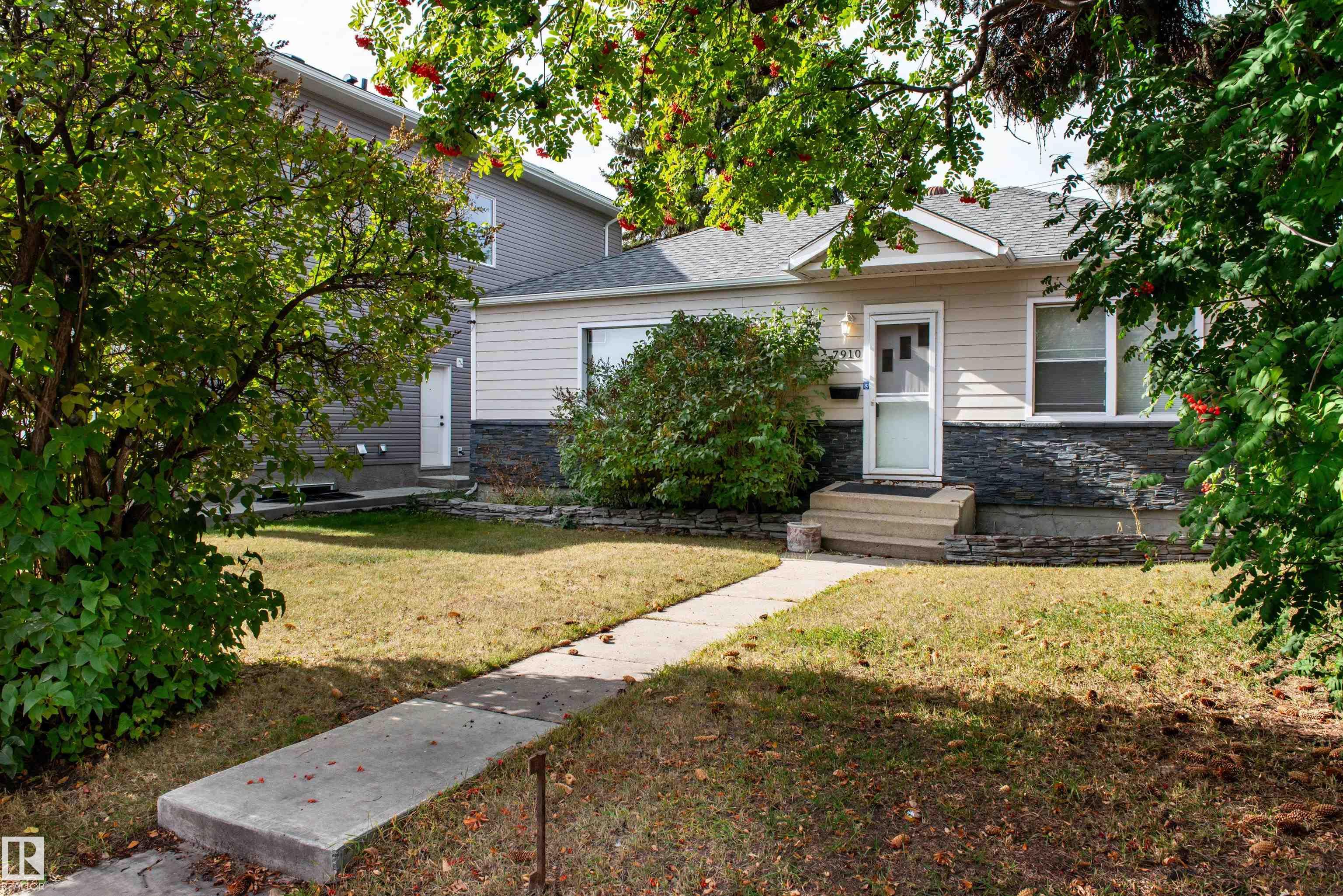 75 St Nw Unit 7910 St, Edmonton, AB T6C 2G5
