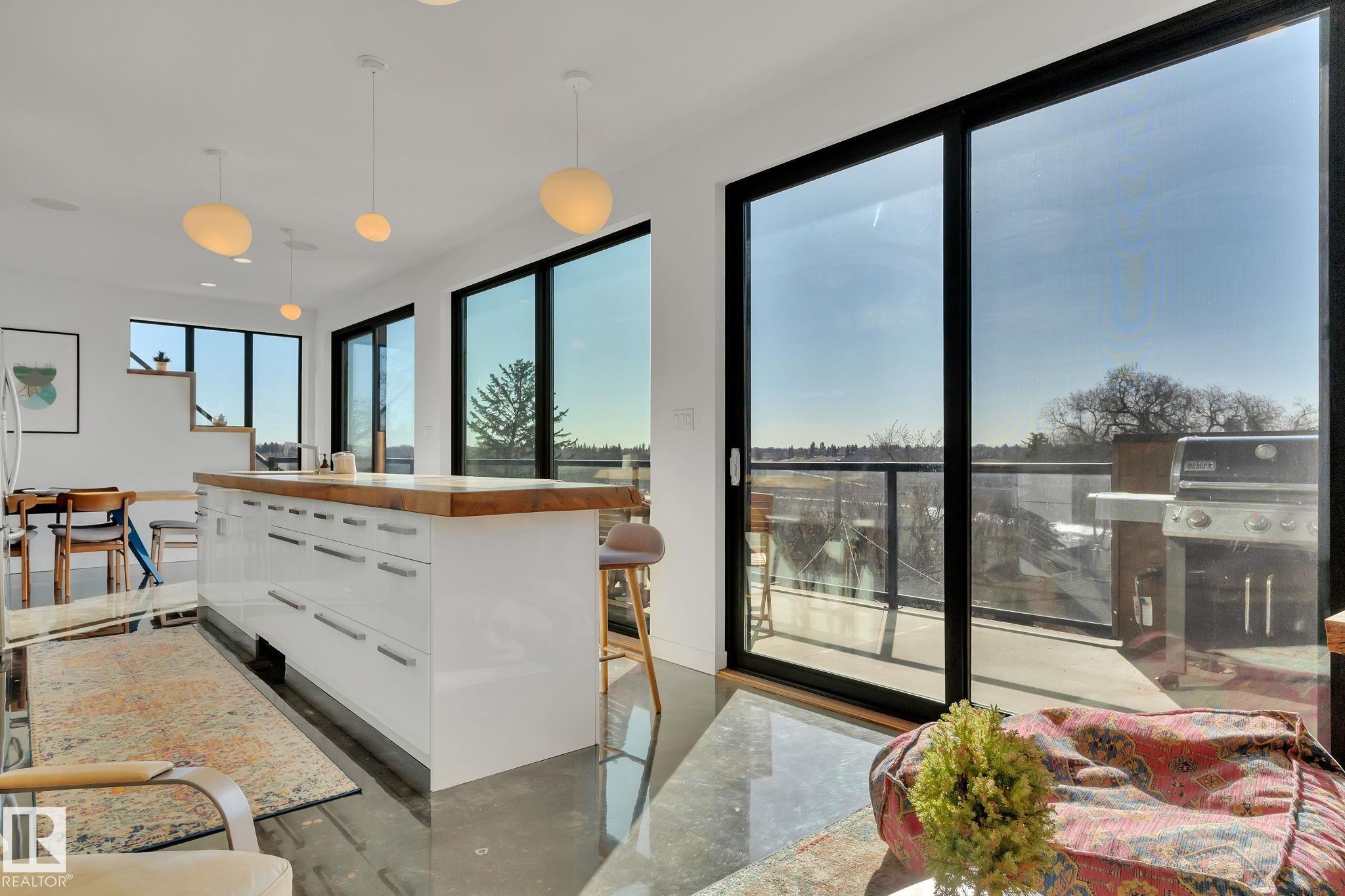 100 Av Nw Unit 9457 Ave #a, Edmonton, AB T5H 0A6