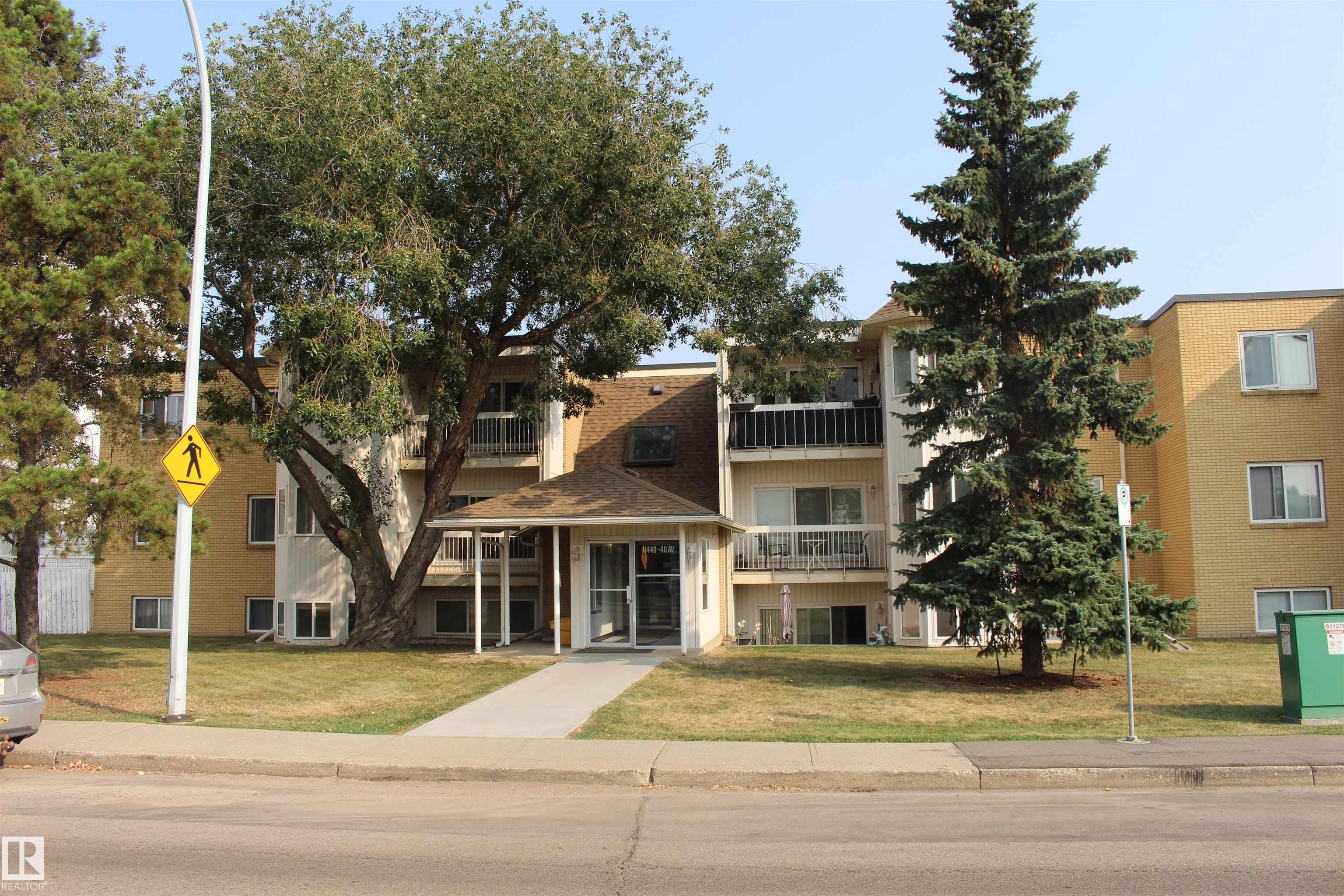 11440 40 Avenue Northwest #304, Edmonton, AB T6J 0R5