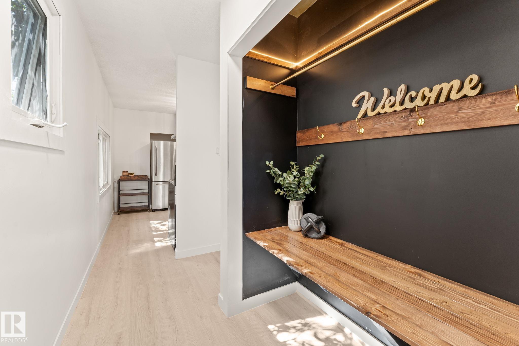 92 St Nw Unit 11250 St, Edmonton, AB T5G 0Z1