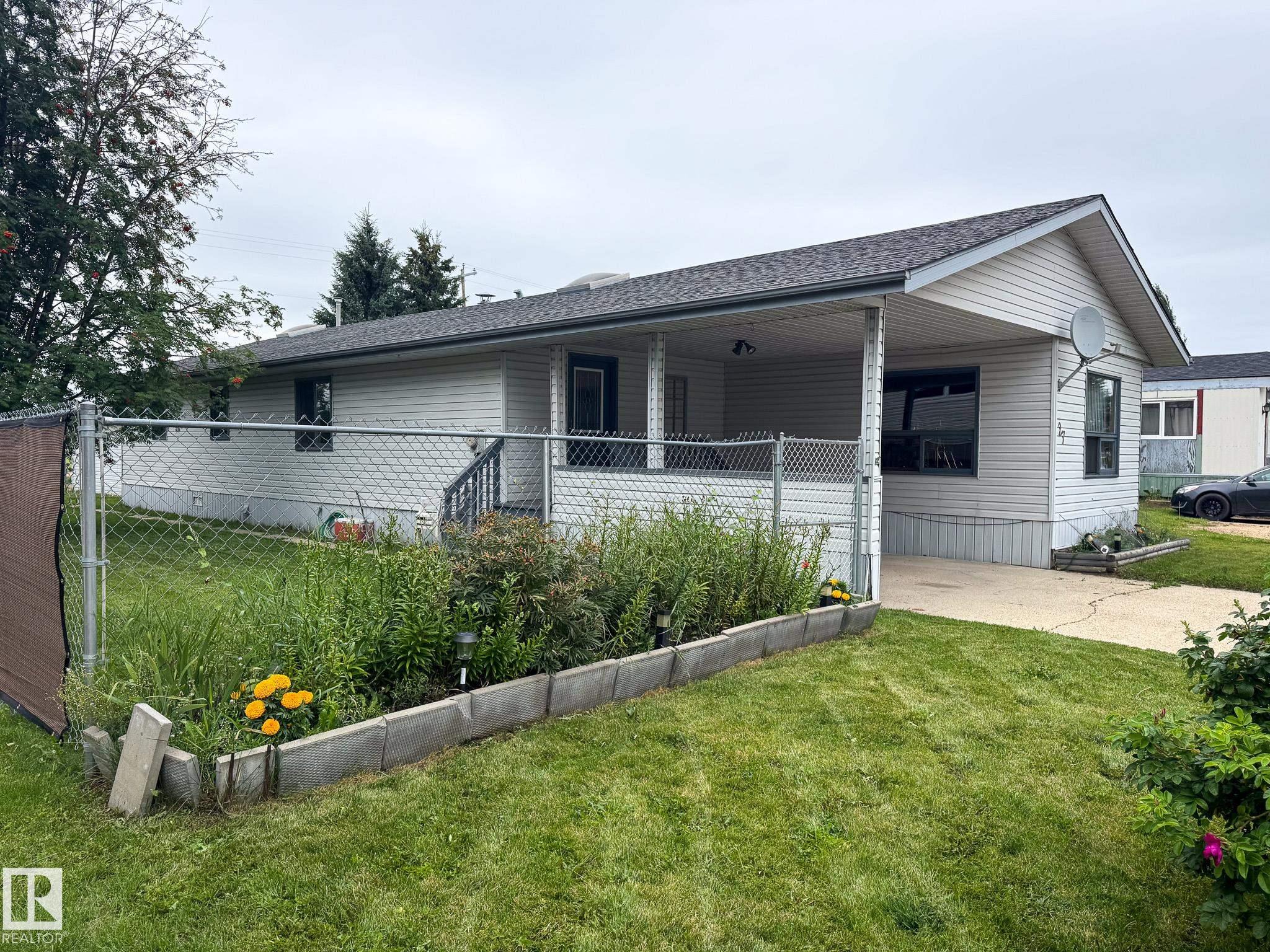 27 Auttreaux Dr, Whitecourt, AB T7S 1C8