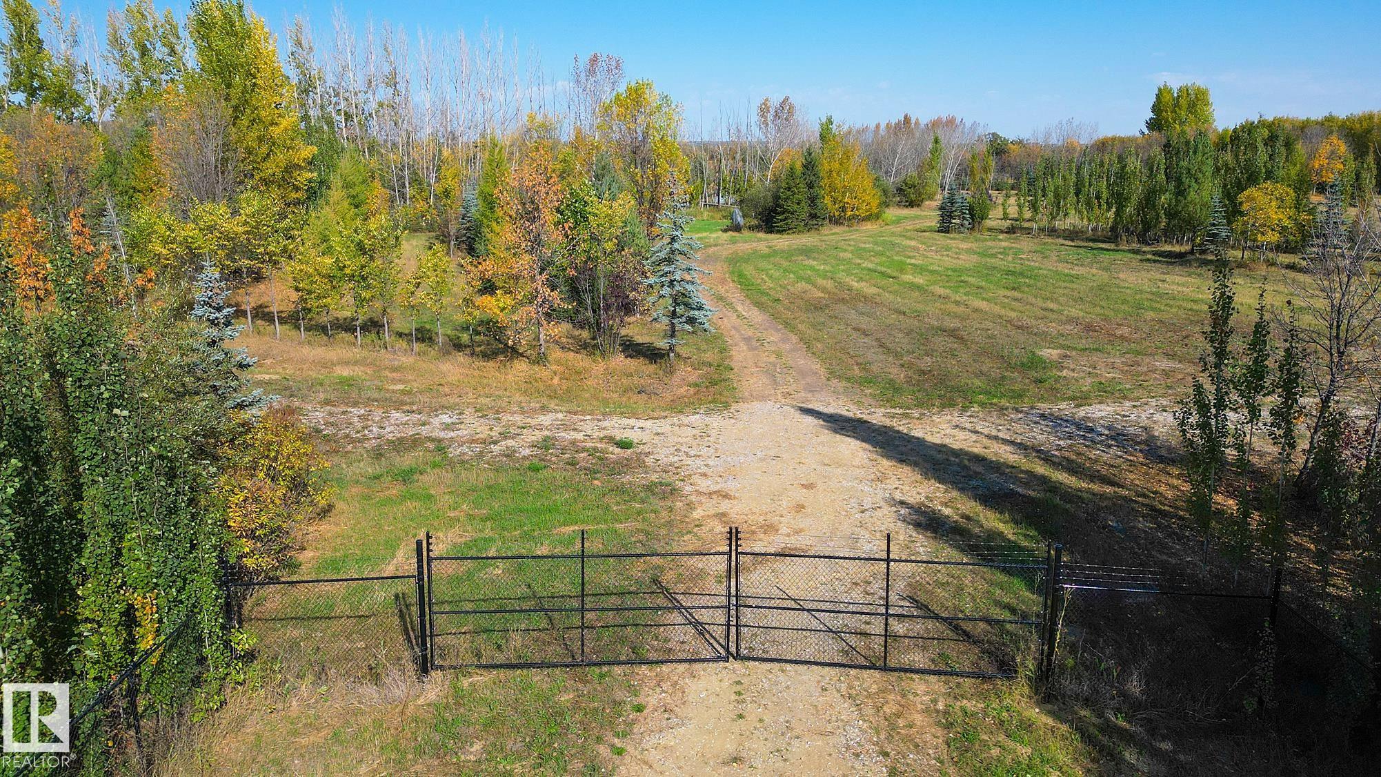 1020 Highway 16, Rural Parkland County, AB T7Z 0J6