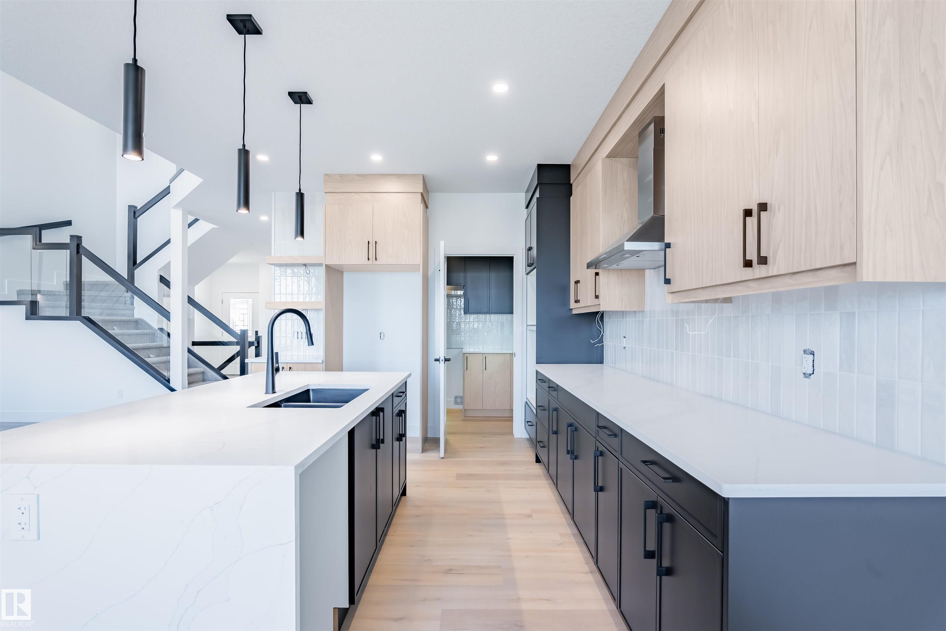 181 Av Nw Unit 8512 Ave, Edmonton, AB T5Z 0X1