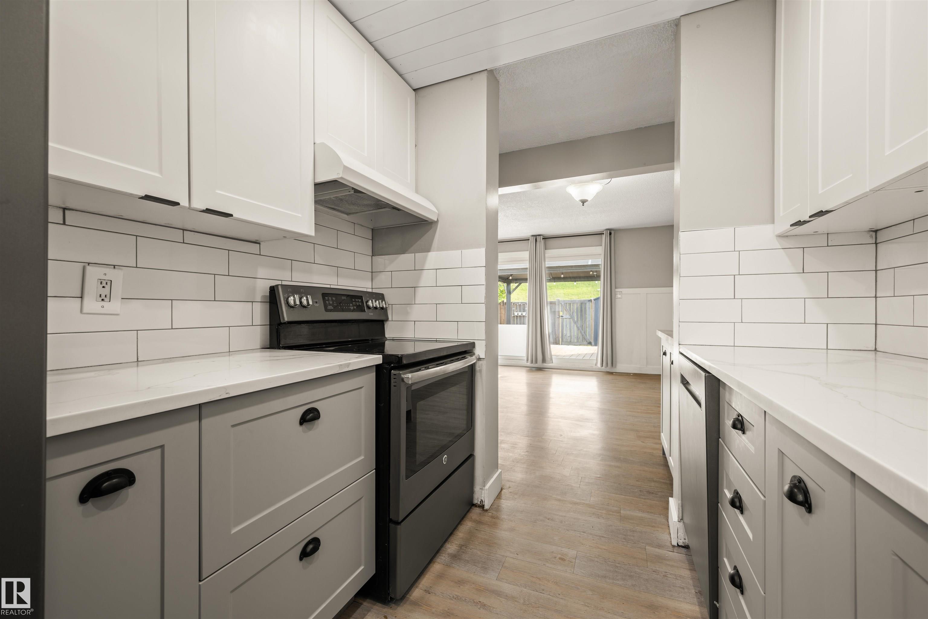 66 Av Nw Unit 18317 Ave, Edmonton, AB T5T 1Z5